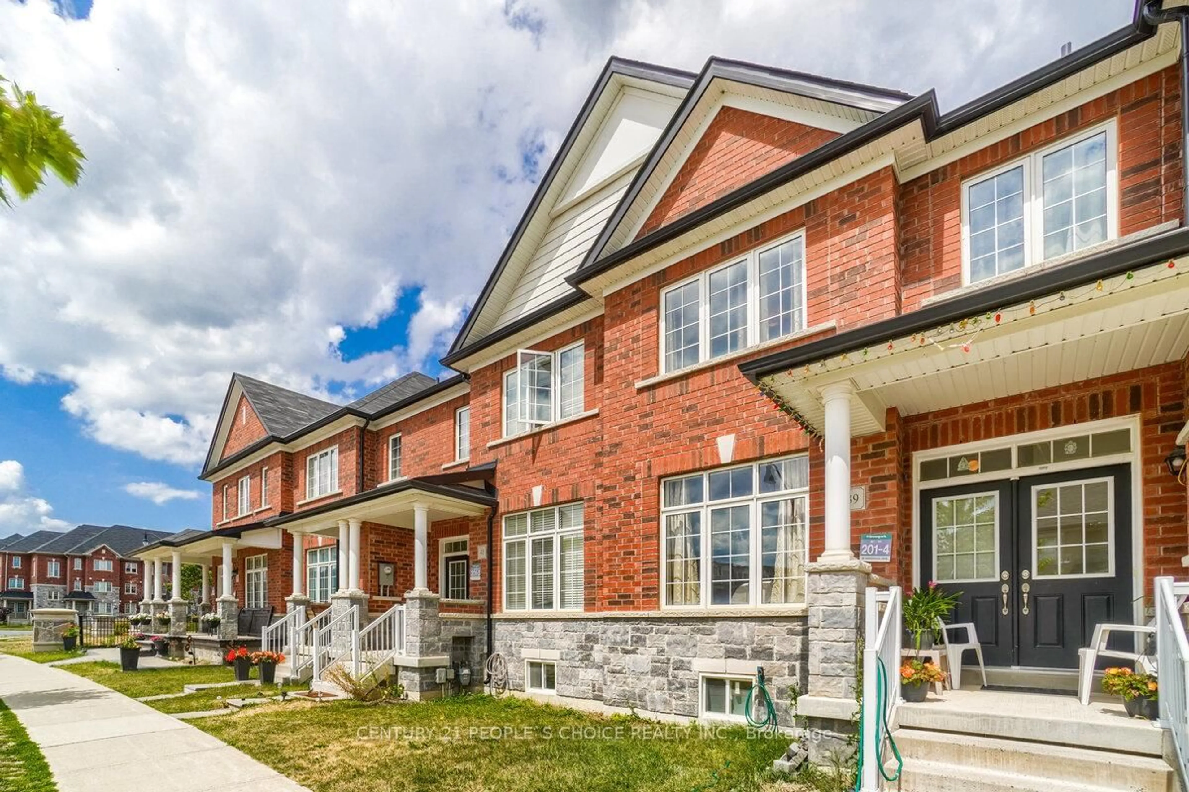 Home with brick exterior material, street for 39 Wardenwood Dr, Brampton Ontario L6R 3W4