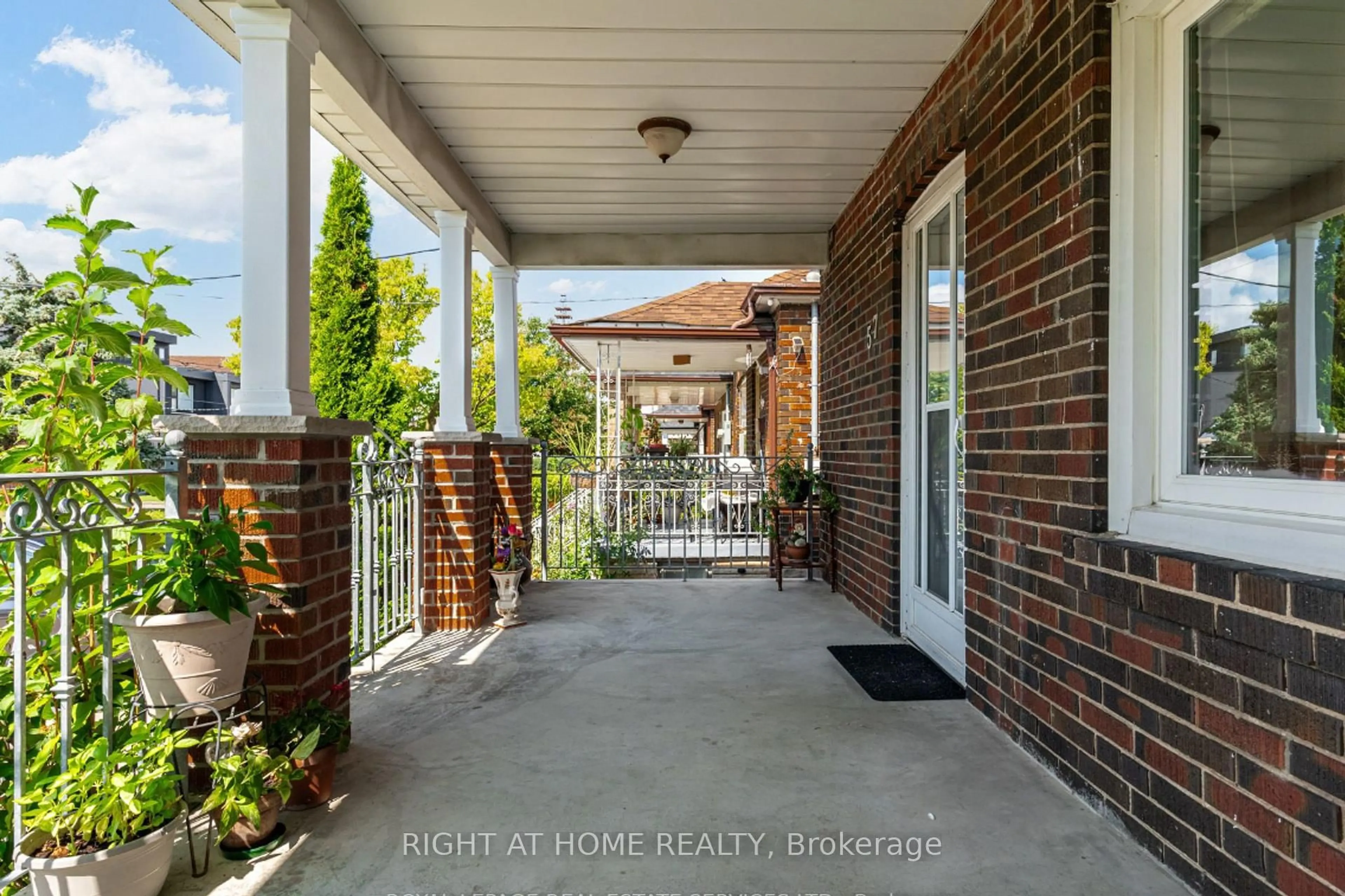 Indoor entryway for 57 Chamberlain Ave, Toronto Ontario M6E 4J9