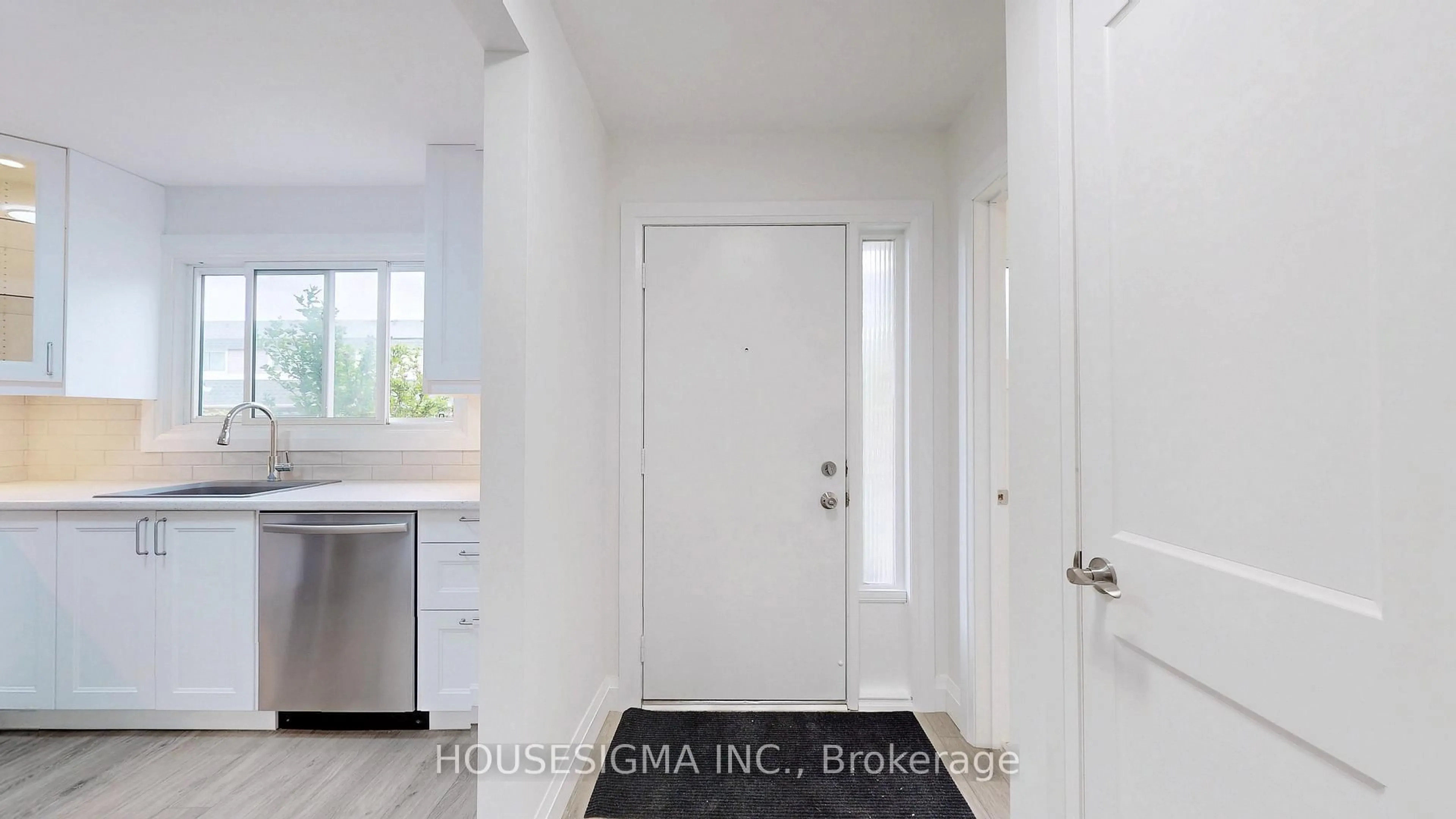 Indoor entryway for 2050 Upper Middle Rd #56, Burlington Ontario L7P 3R9