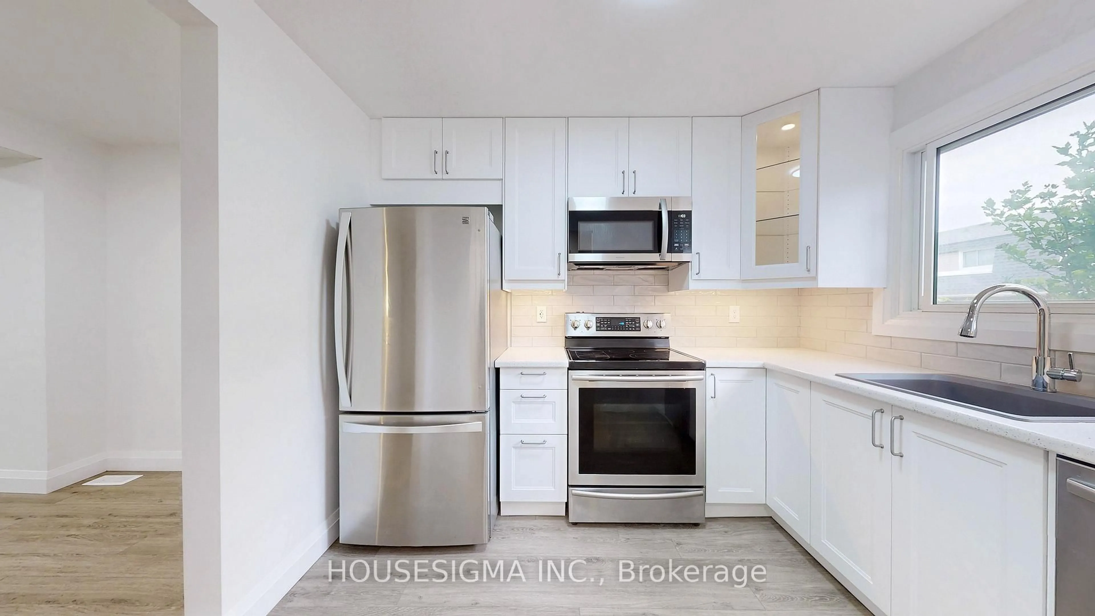 Standard kitchen, unknown for 2050 Upper Middle Rd #56, Burlington Ontario L7P 3R9