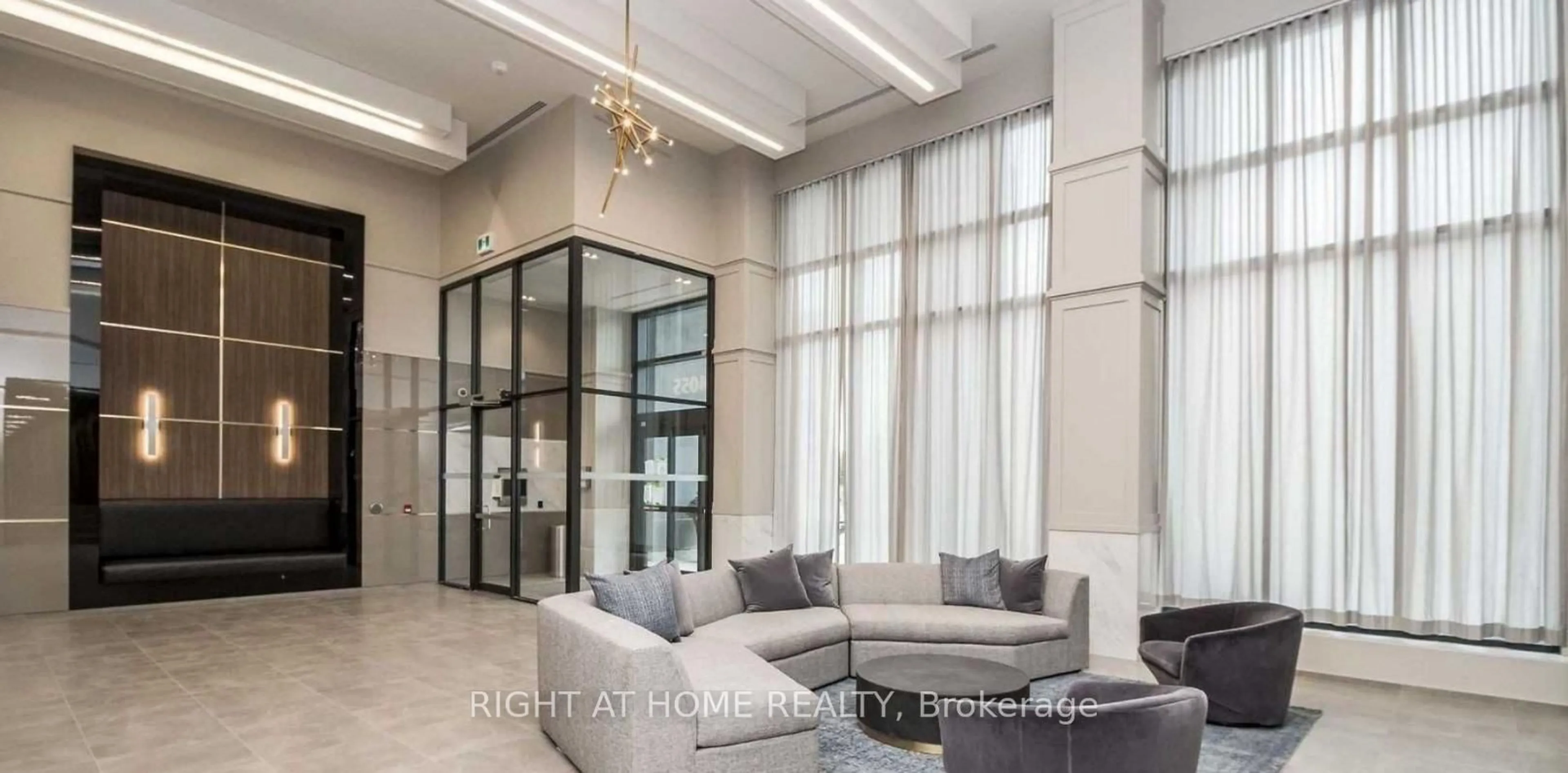Indoor foyer for 4085 Parkside Village Dr #1704, Mississauga Ontario L5B 0K8