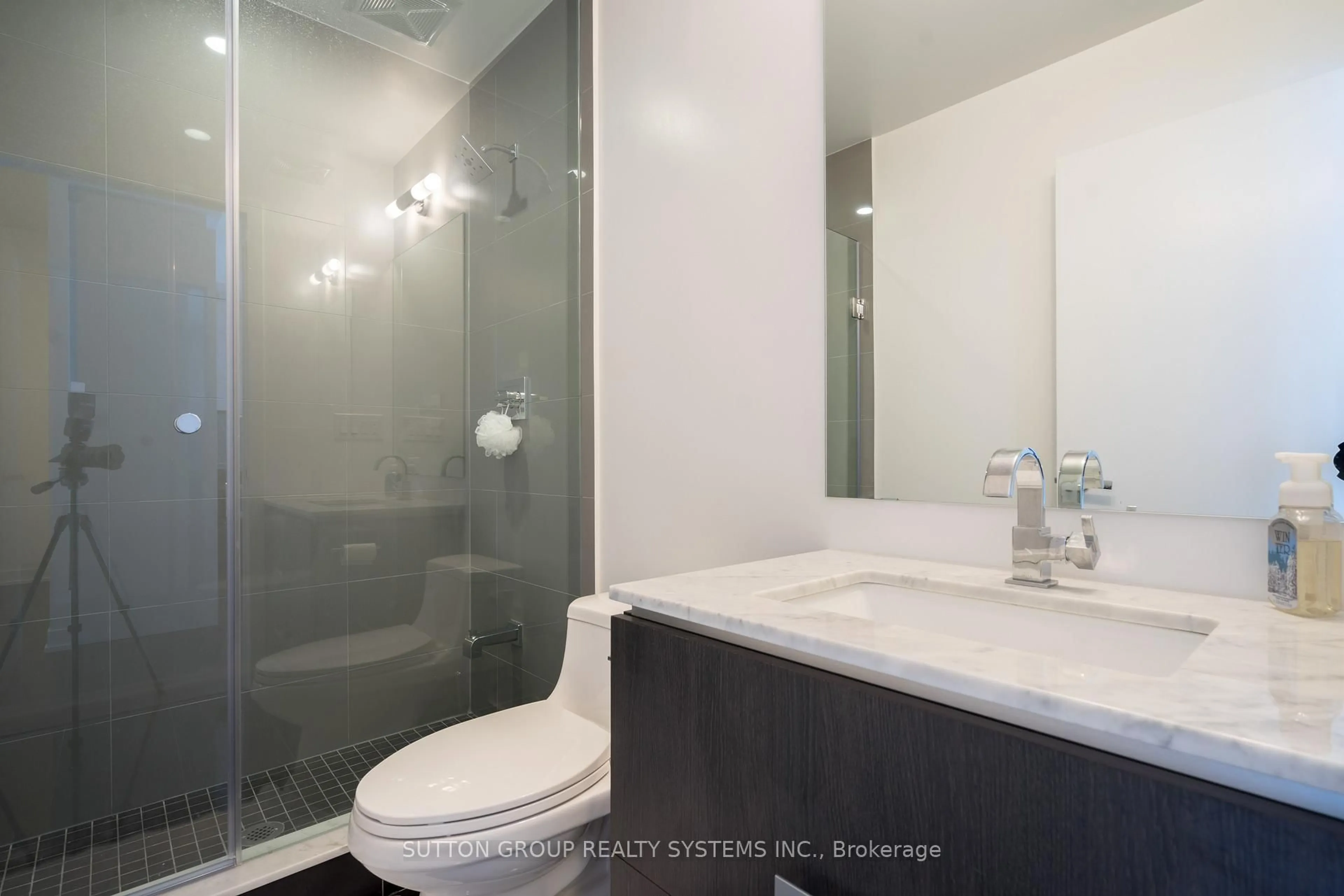 Standard bathroom, ceramic/tile floor for 1830 Bloor St #1017, Toronto Ontario M6P 3K6