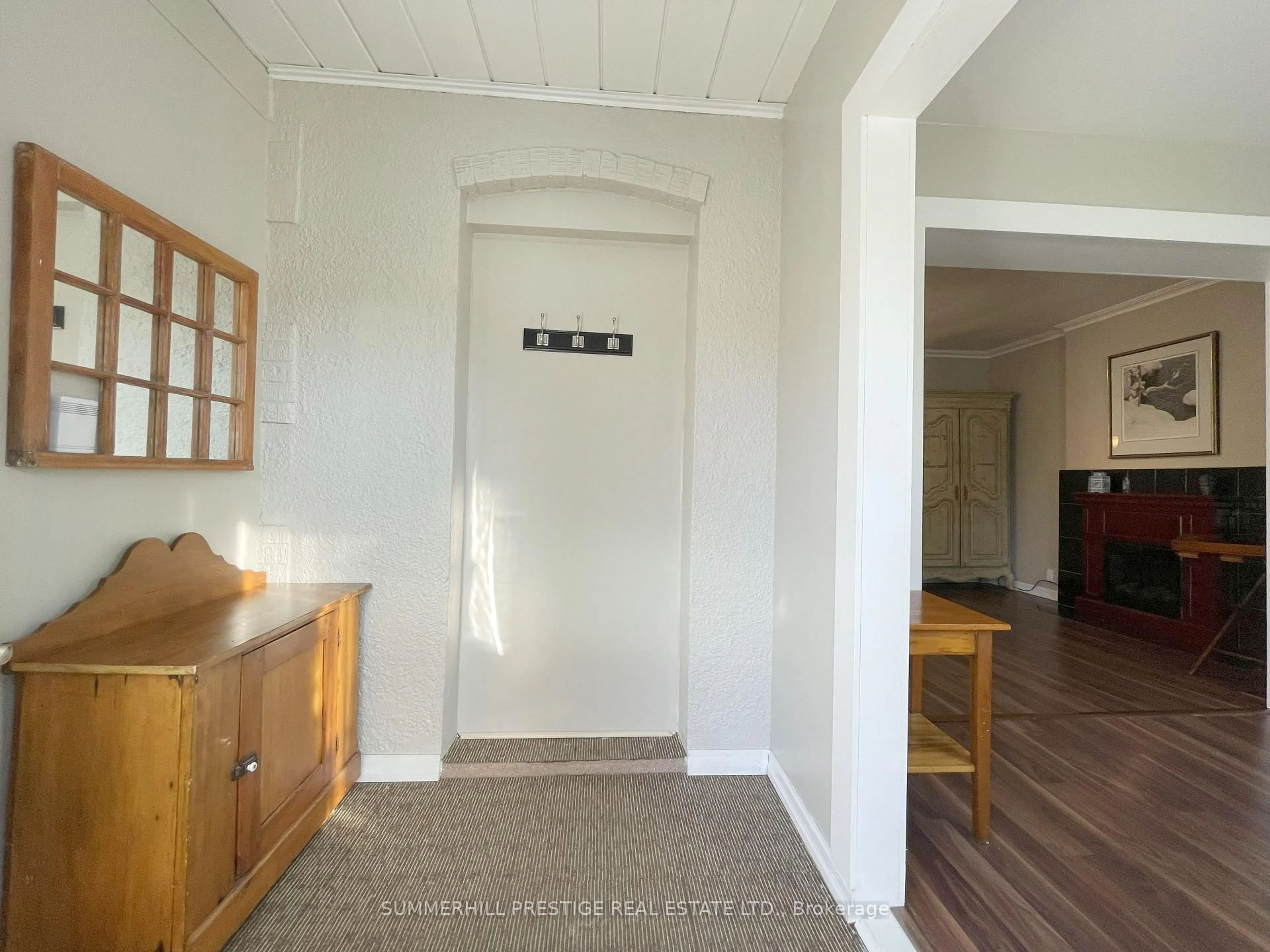 Indoor entryway for 53 Bowie Ave, Toronto Ontario M6E 2P4