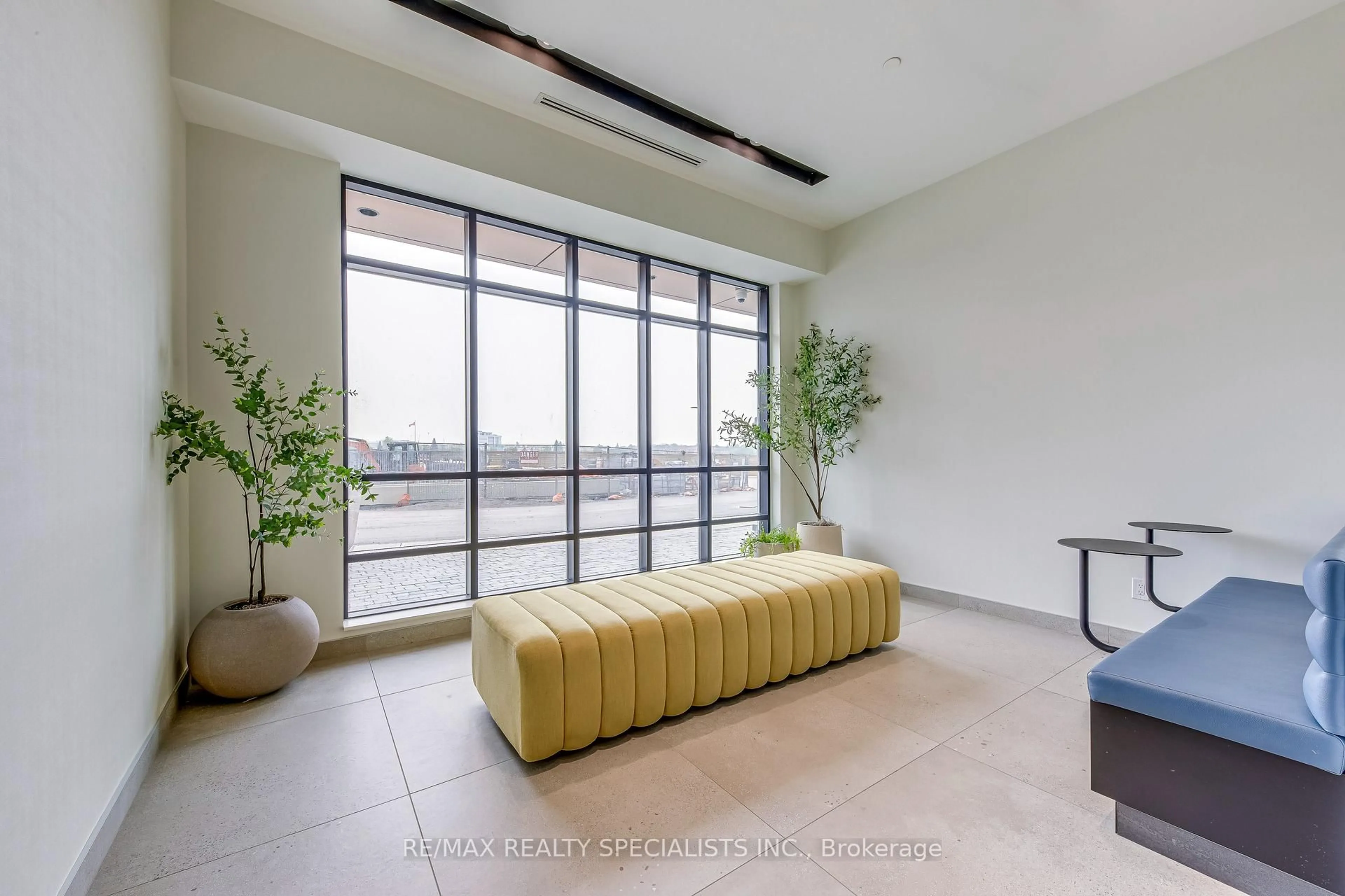Indoor foyer for 225 Malta Ave #1301, Brampton Ontario L6Y 6L6