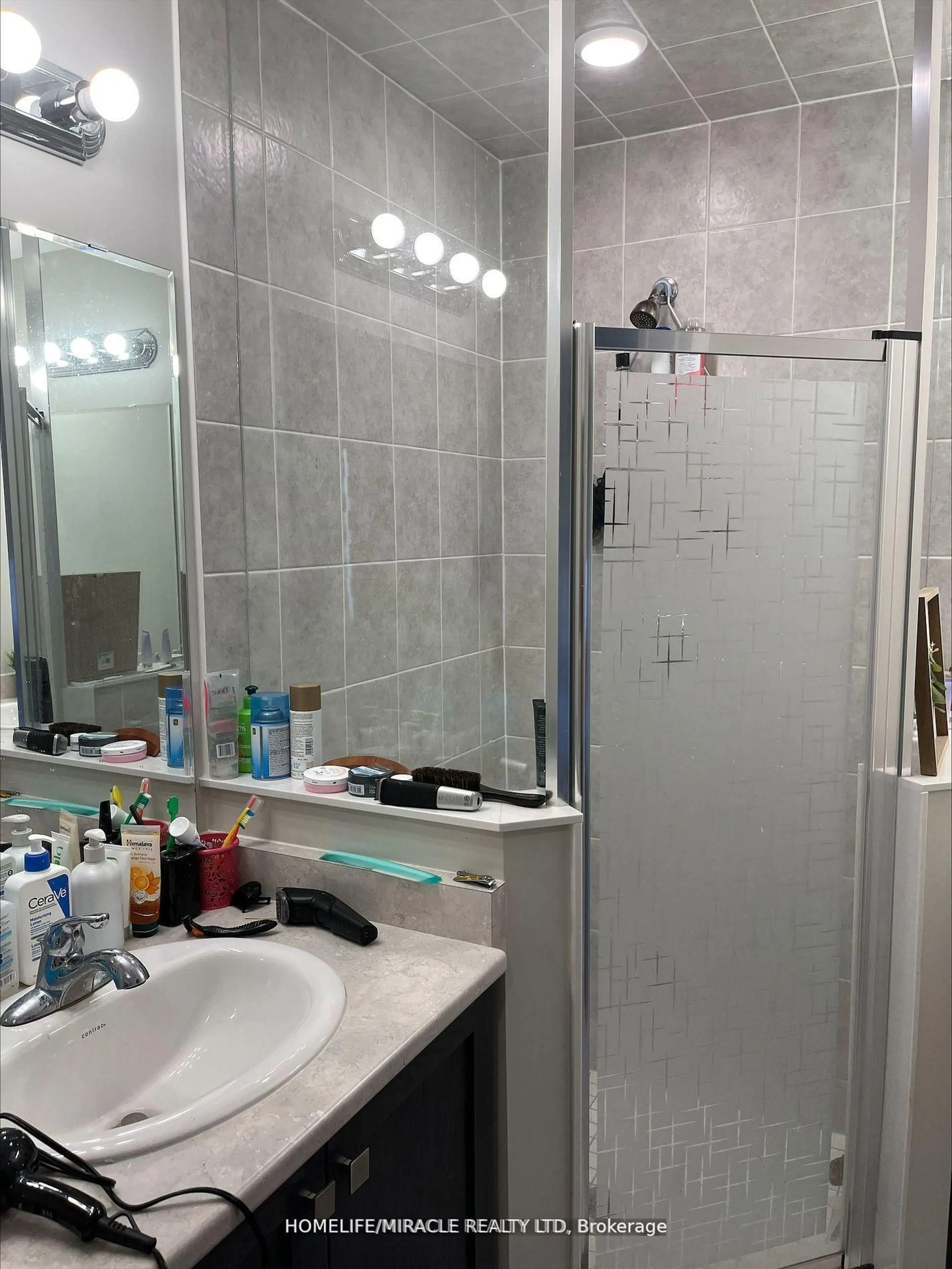 Standard bathroom, unknown for 27 Bushwood Tr, Brampton Ontario L7A 5J7