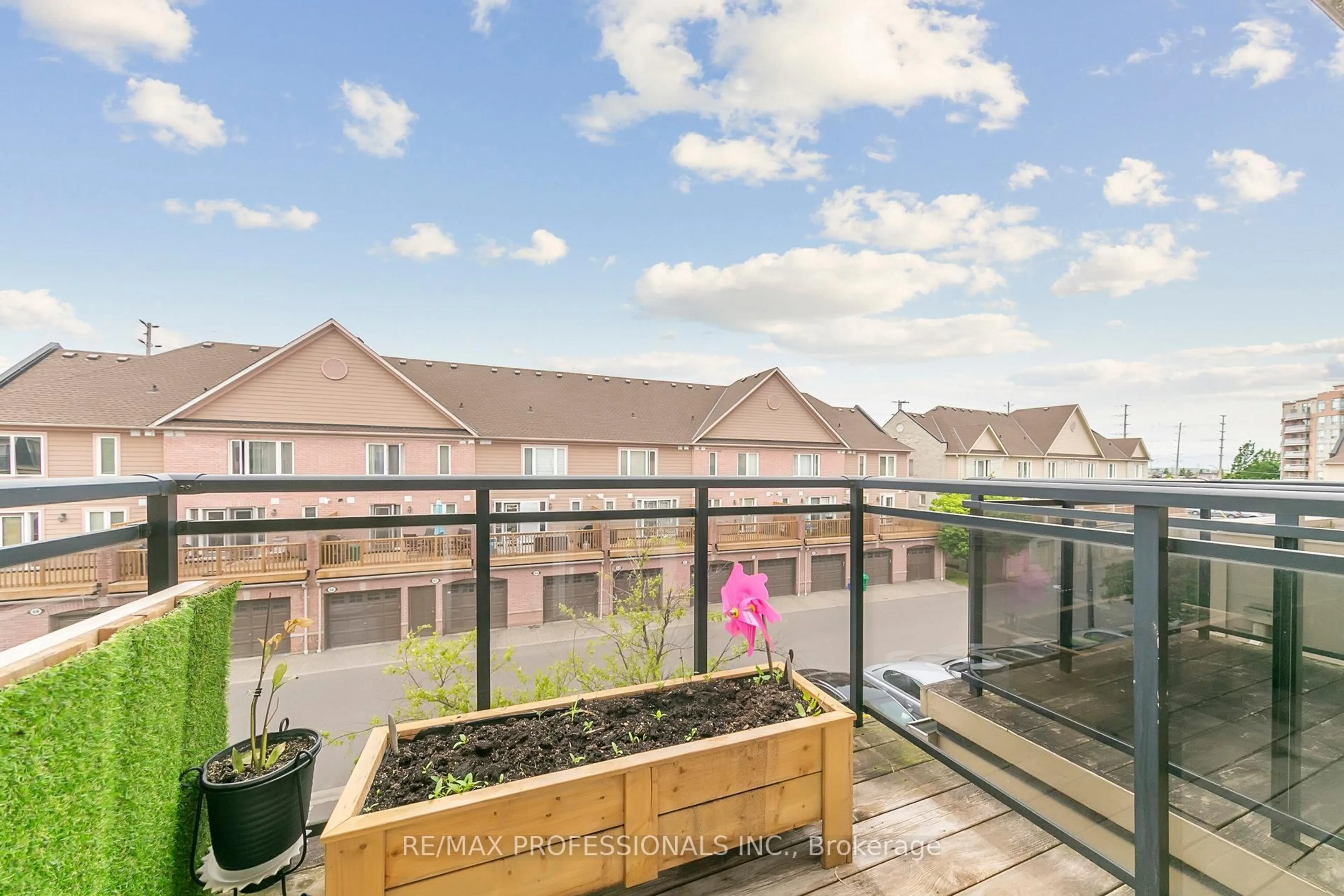 A pic from outside/outdoor area/front of a property/back of a property/a pic from drone, city buildings view from balcony for 4975 Southhampton Dr #282, Mississauga Ontario L5M 8C9