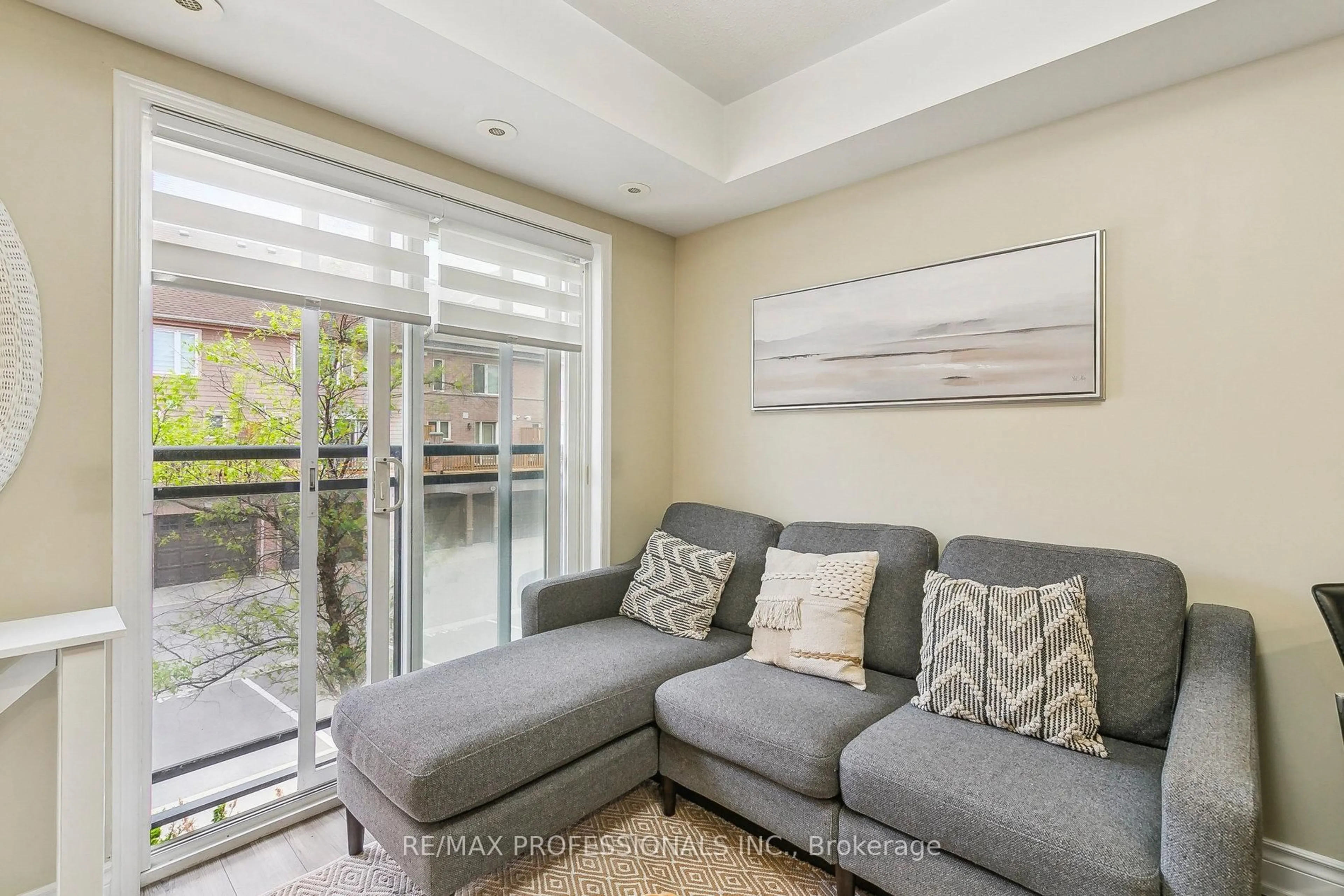 Living room with furniture, unknown for 4975 Southhampton Dr #282, Mississauga Ontario L5M 8C9