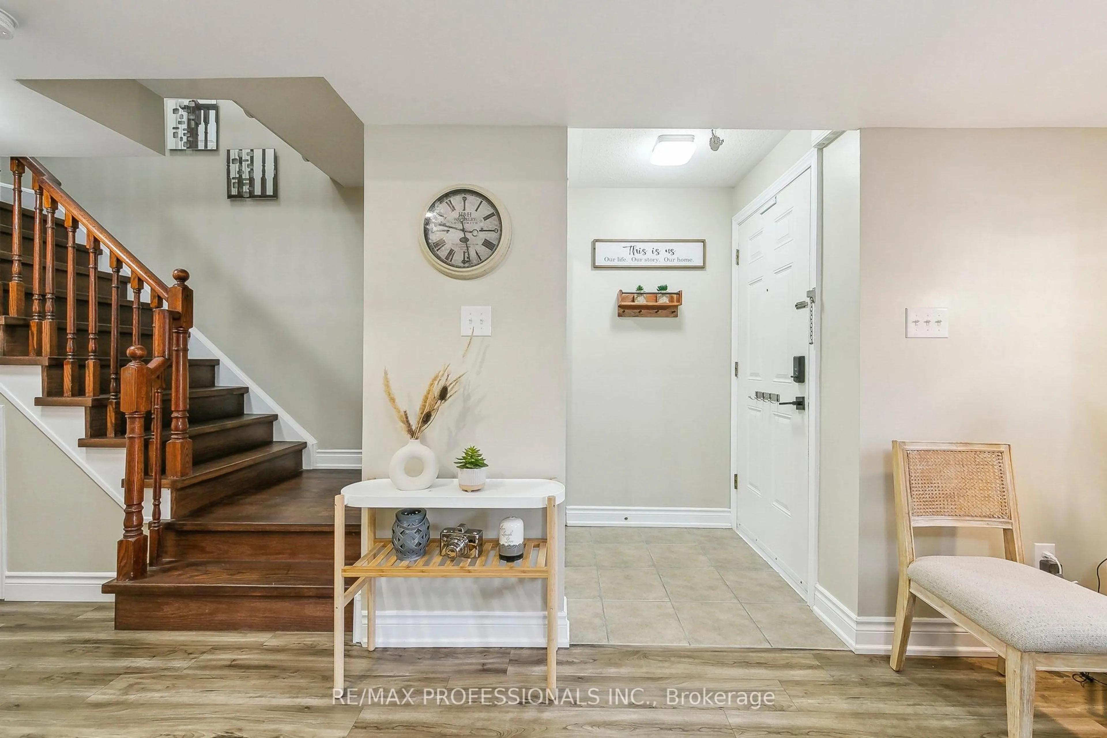 Indoor entryway for 4975 Southhampton Dr #282, Mississauga Ontario L5M 8C9