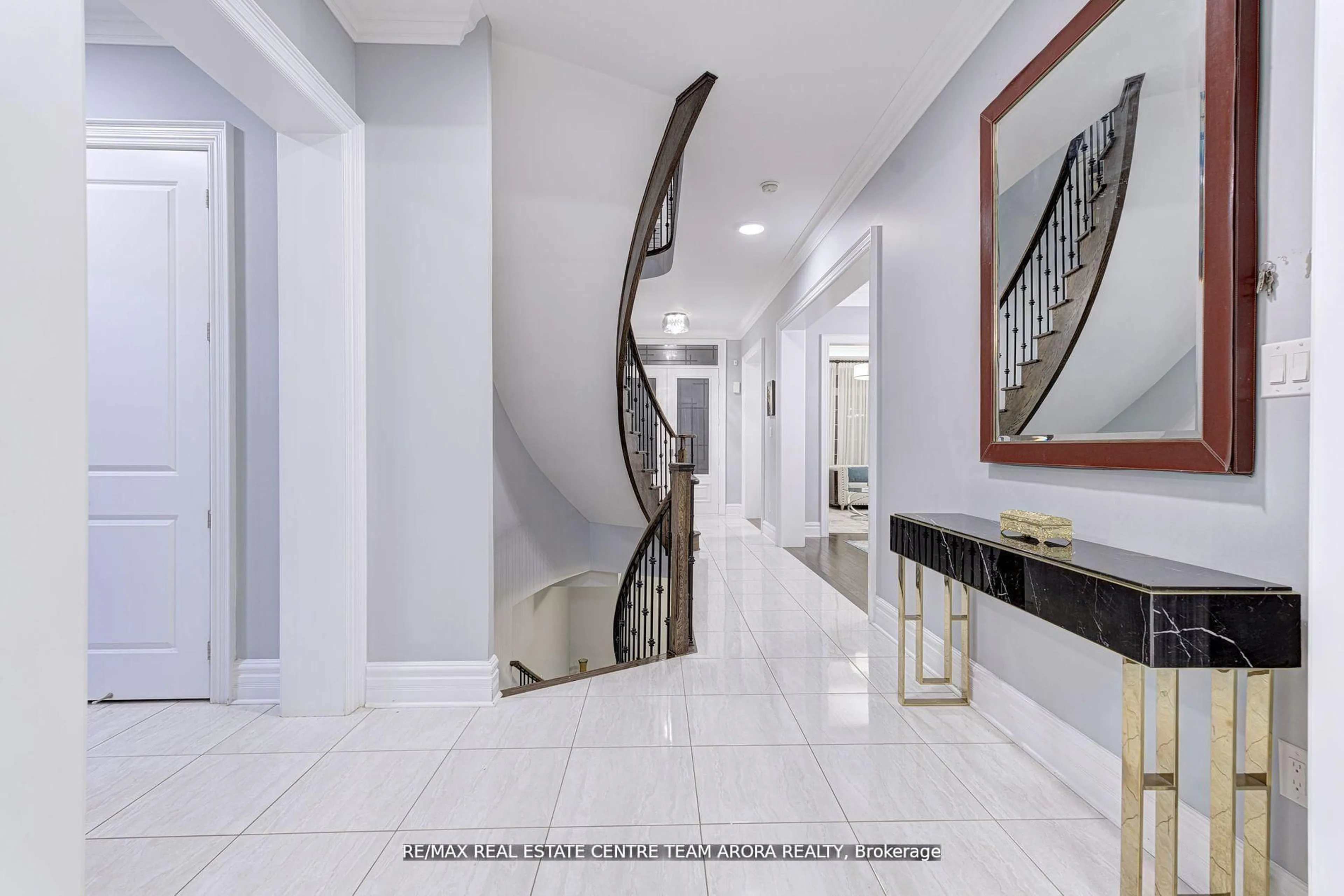 Indoor foyer for 155 Hoey Cres, Oakville Ontario L6M 0X1