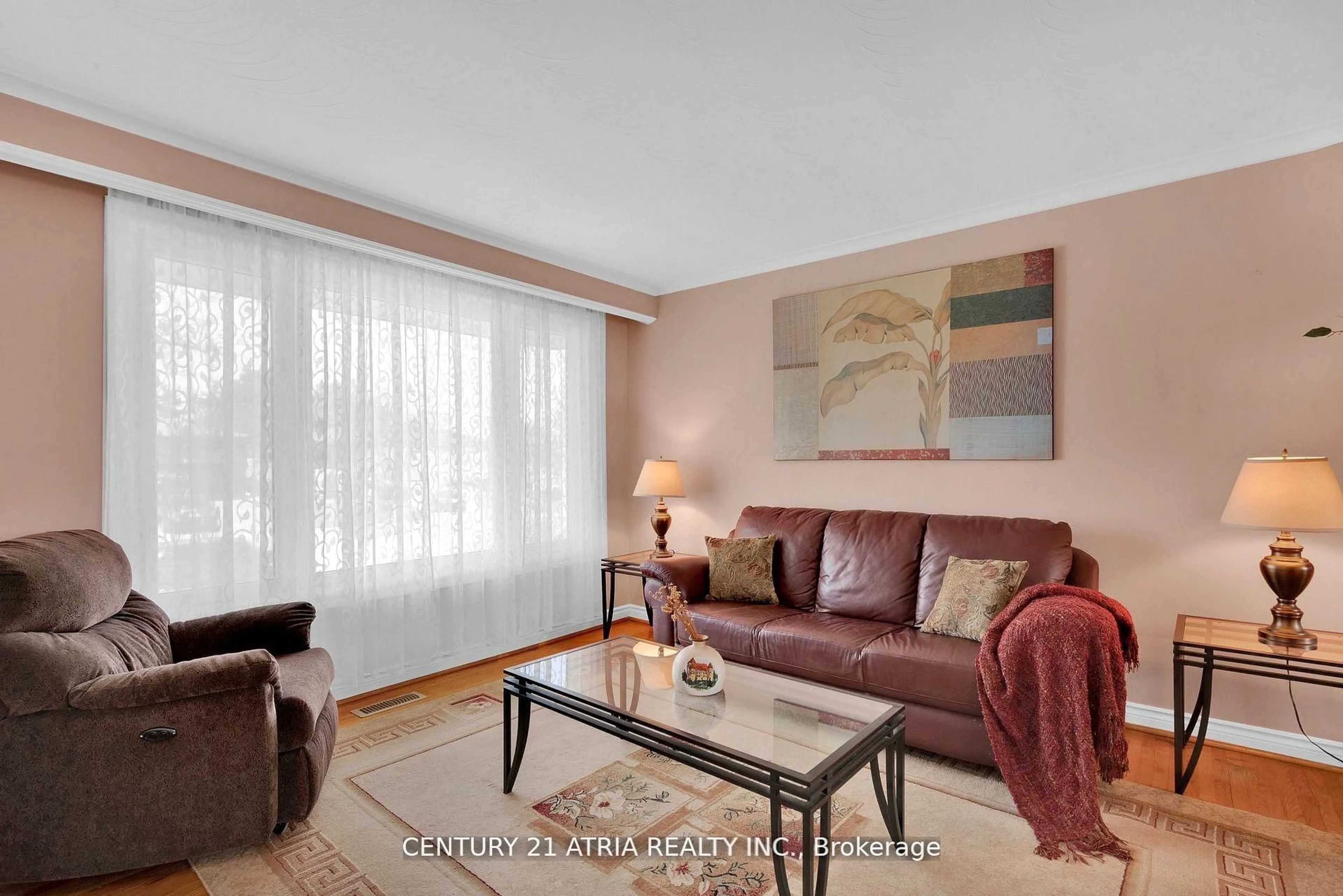 Living room with furniture, wood/laminate floor for 3813 Bayswater Cres, Mississauga Ontario L4T 2G6