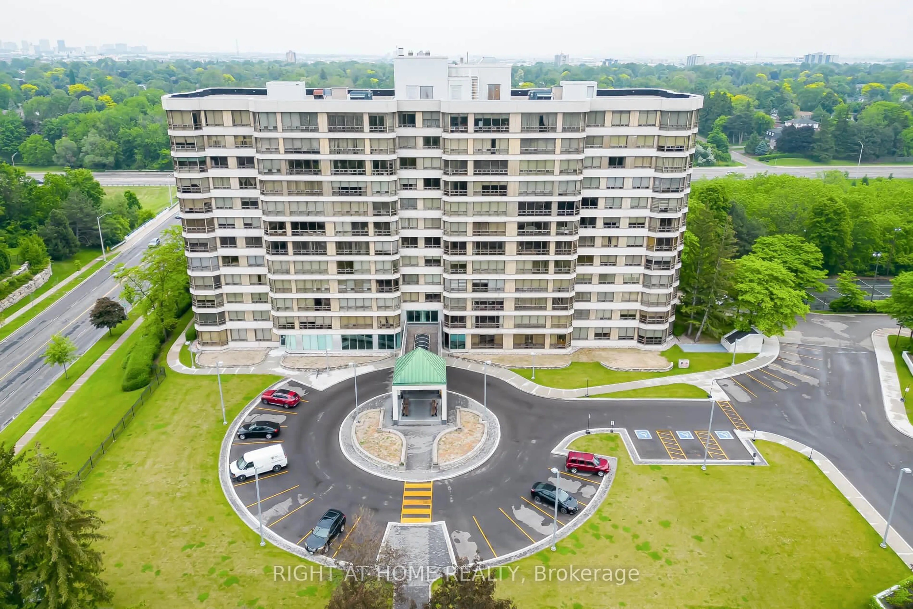 A pic from outside/outdoor area/front of a property/back of a property/a pic from drone, unknown for 320 Mill St #1007, Brampton Ontario L6Y 3V2
