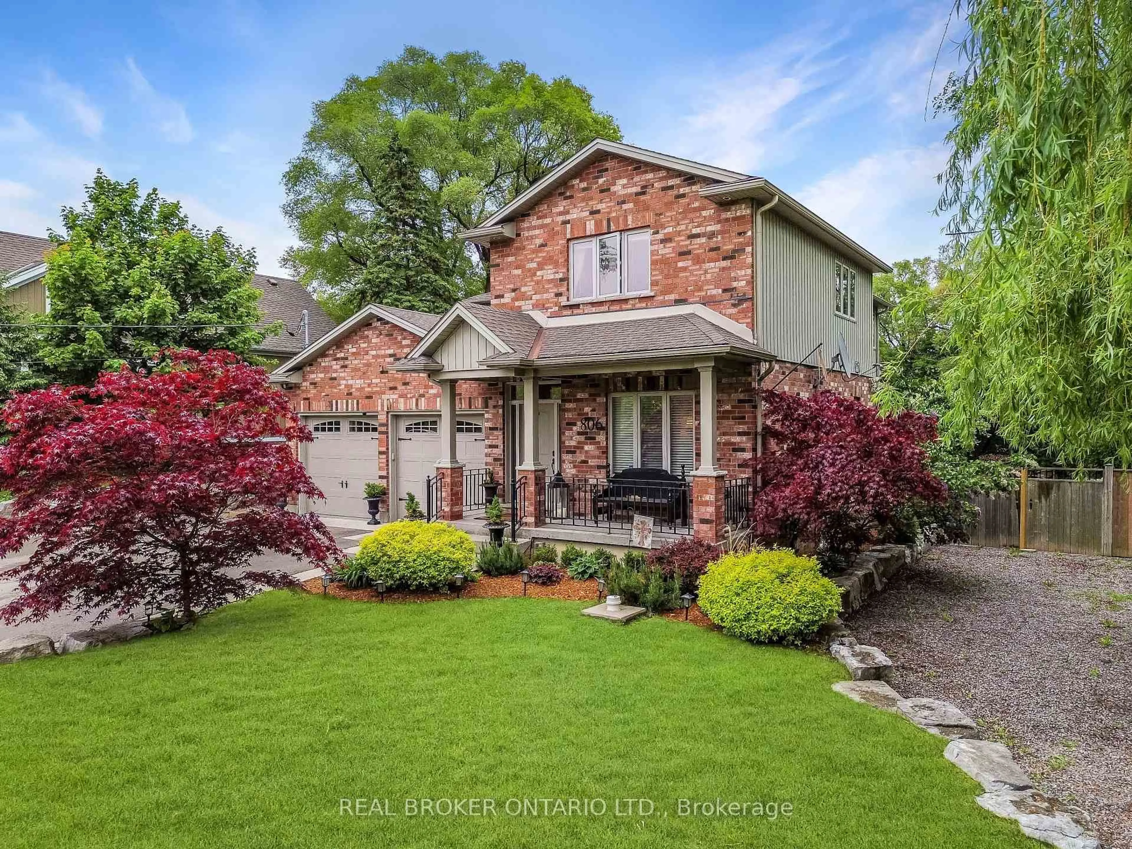Home with brick exterior material, street for 806 Old York Rd, Burlington Ontario L7P 4X9