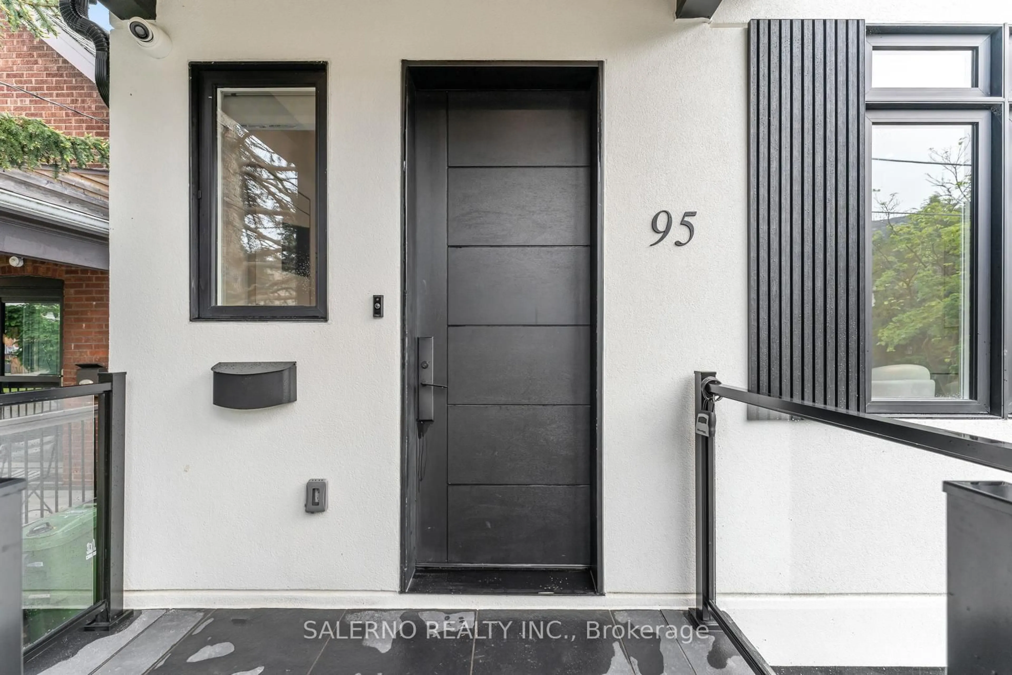 Indoor entryway for 95 James St, Toronto Ontario M8W 1L7