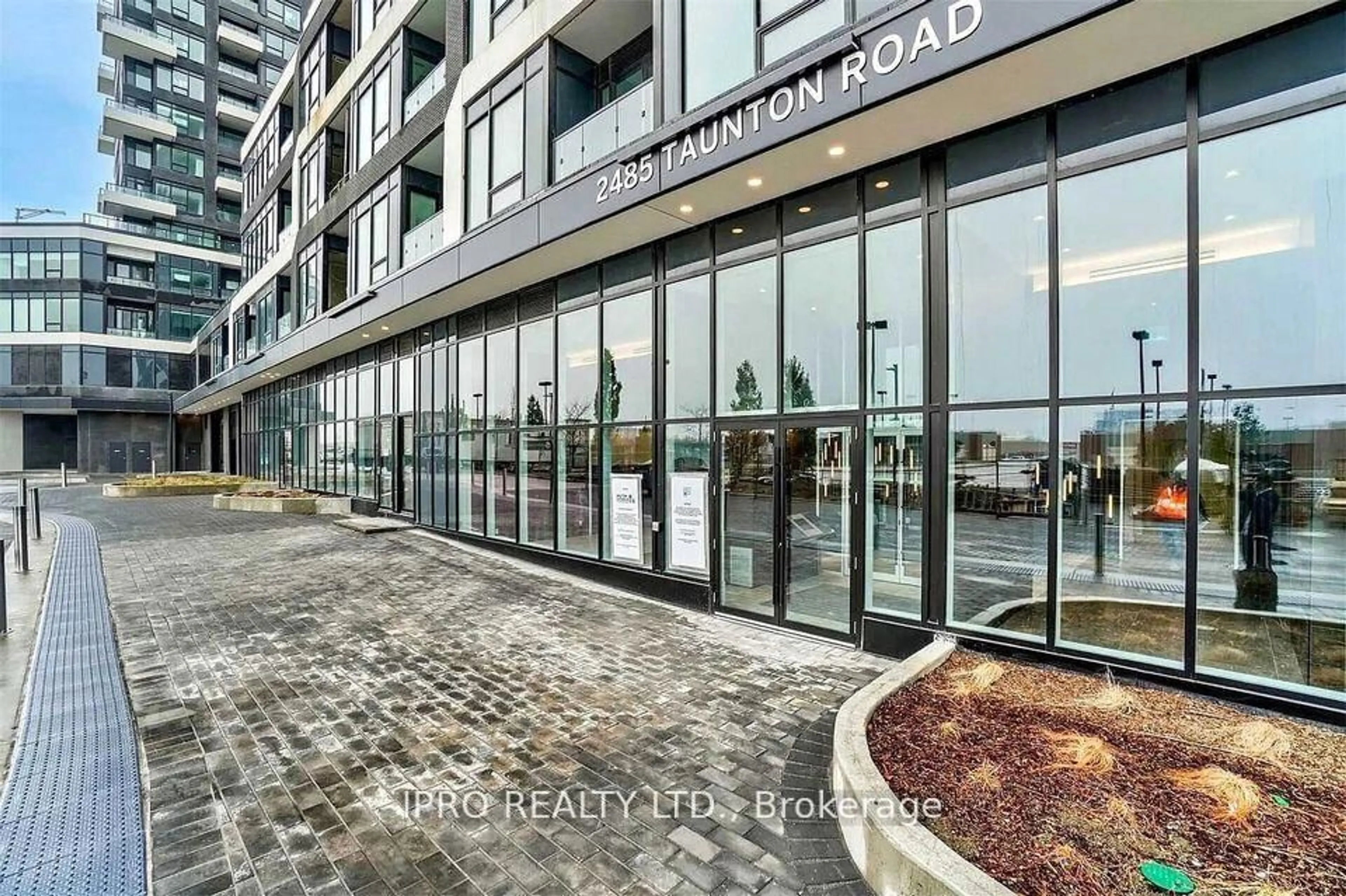 Indoor foyer for 2485 Taunton Rd #430, Oakville Ontario L6H 3R8