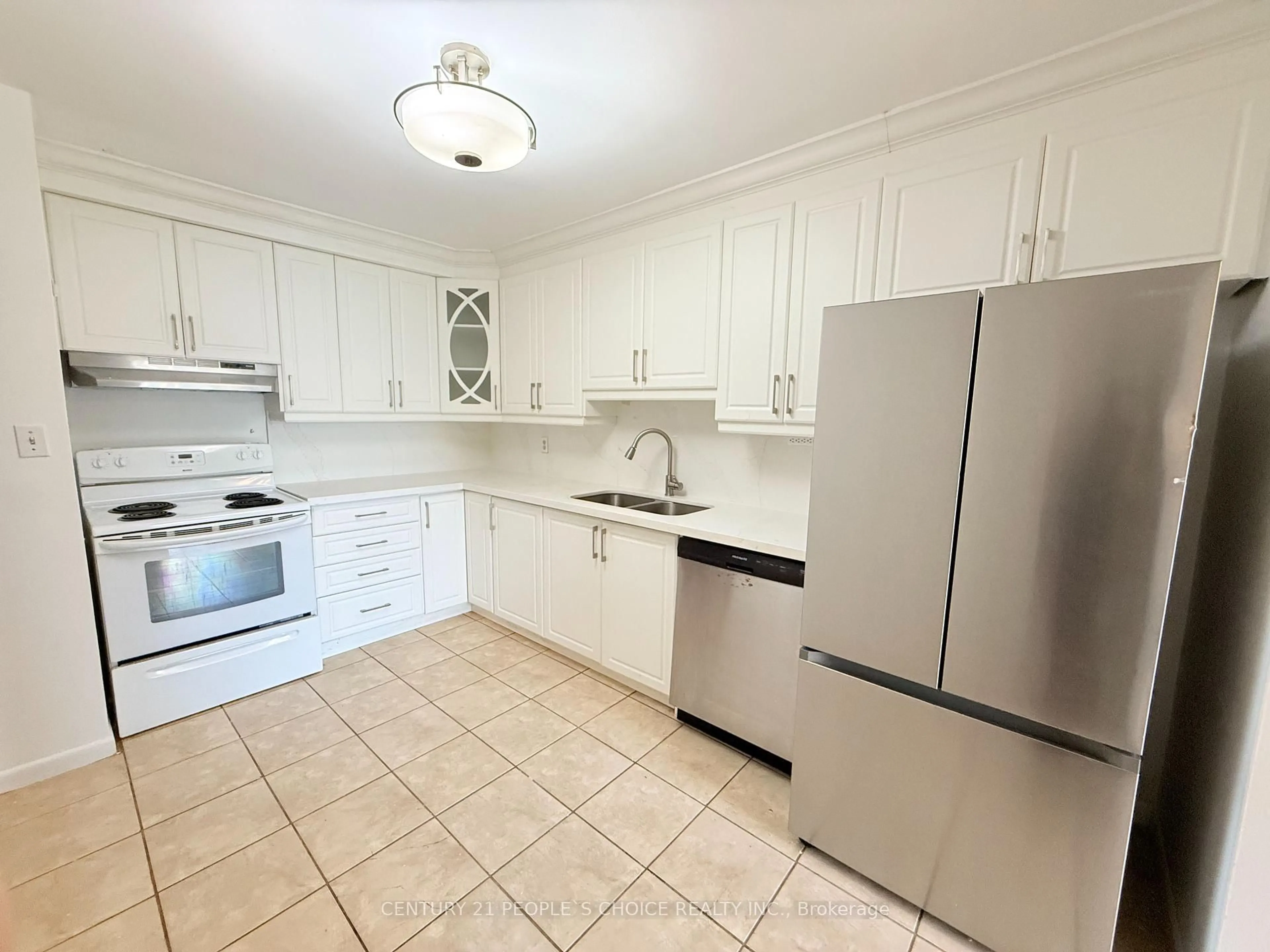 Standard kitchen, ceramic/tile floor for 3308 The Credit Woodlands #15, Mississauga Ontario L5C 2J8