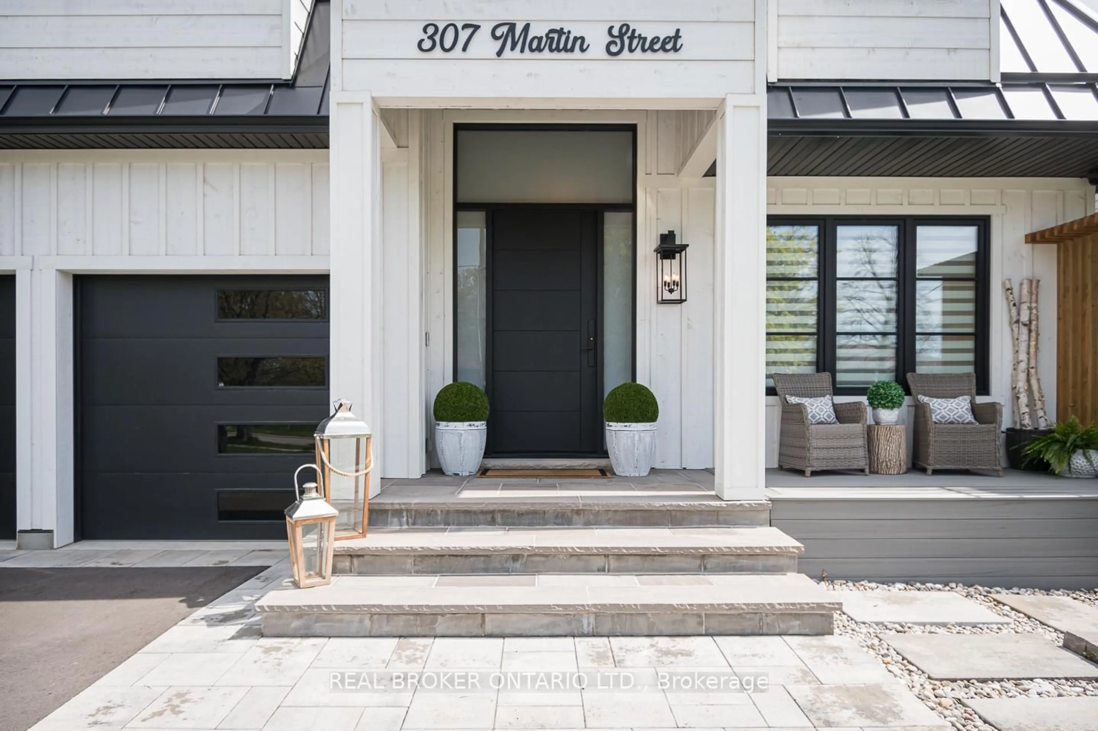 Indoor entryway for 307 Martin St, Milton Ontario L9T 2R7