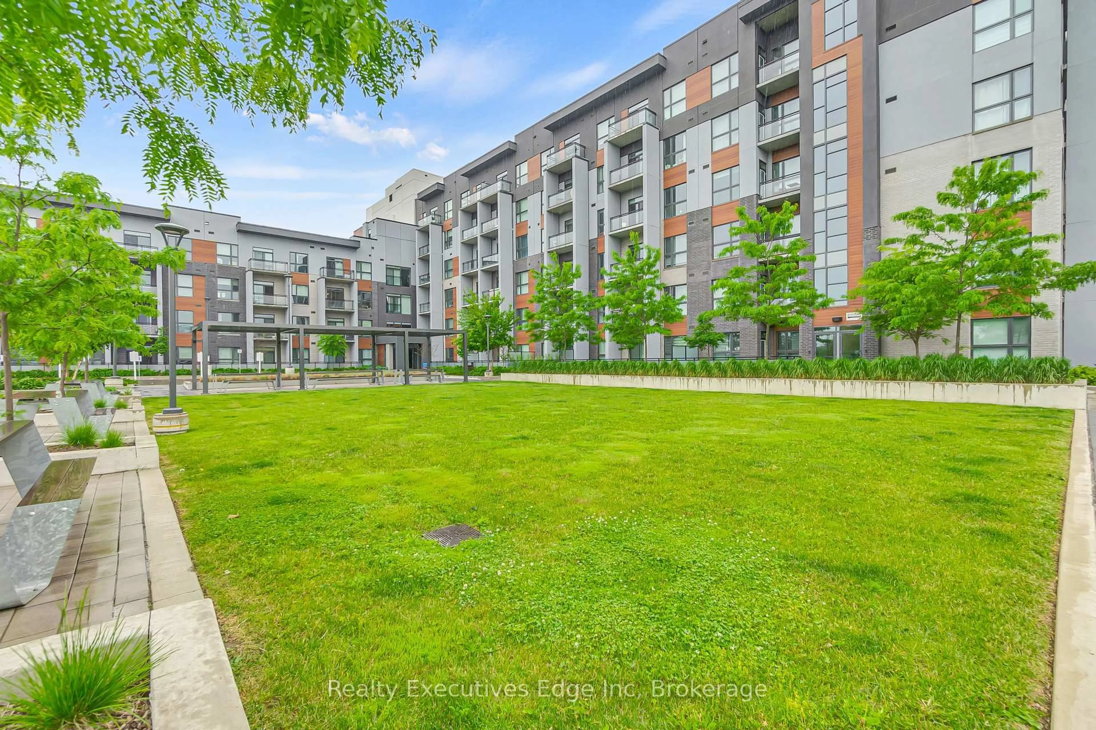 Patio, street for 50 Kaitting Tr #304, Oakville Ontario L6M 5N3