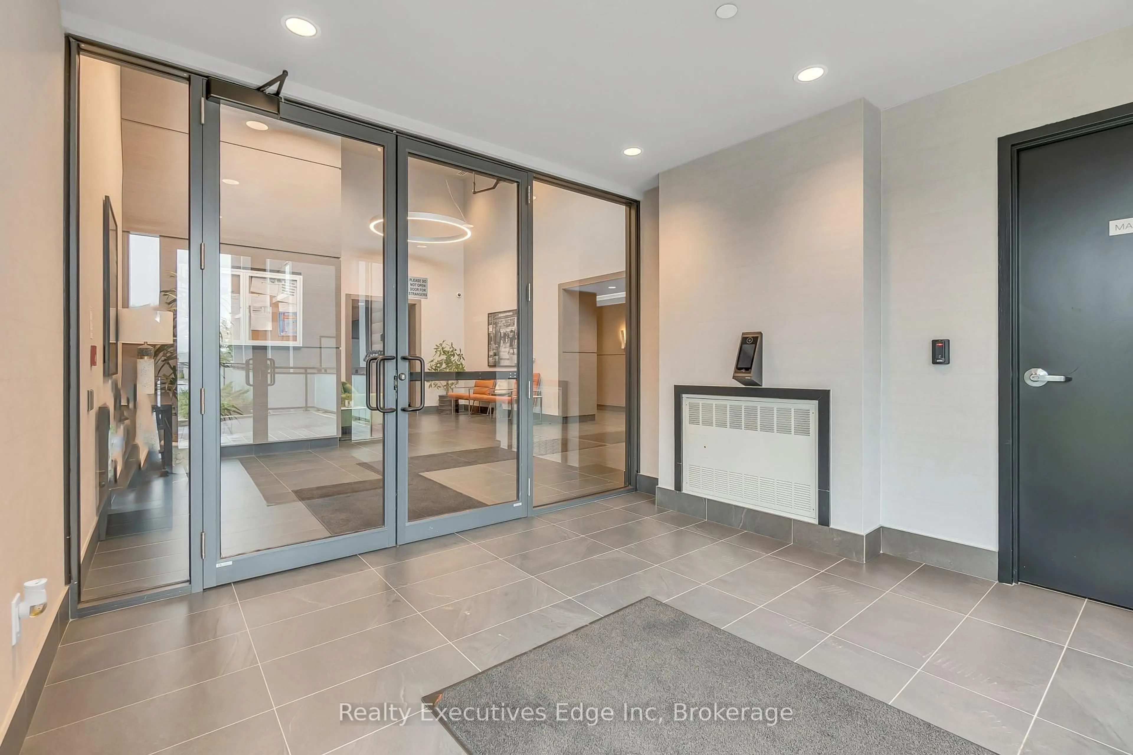 Indoor foyer for 50 Kaitting Tr #304, Oakville Ontario L6M 5N3