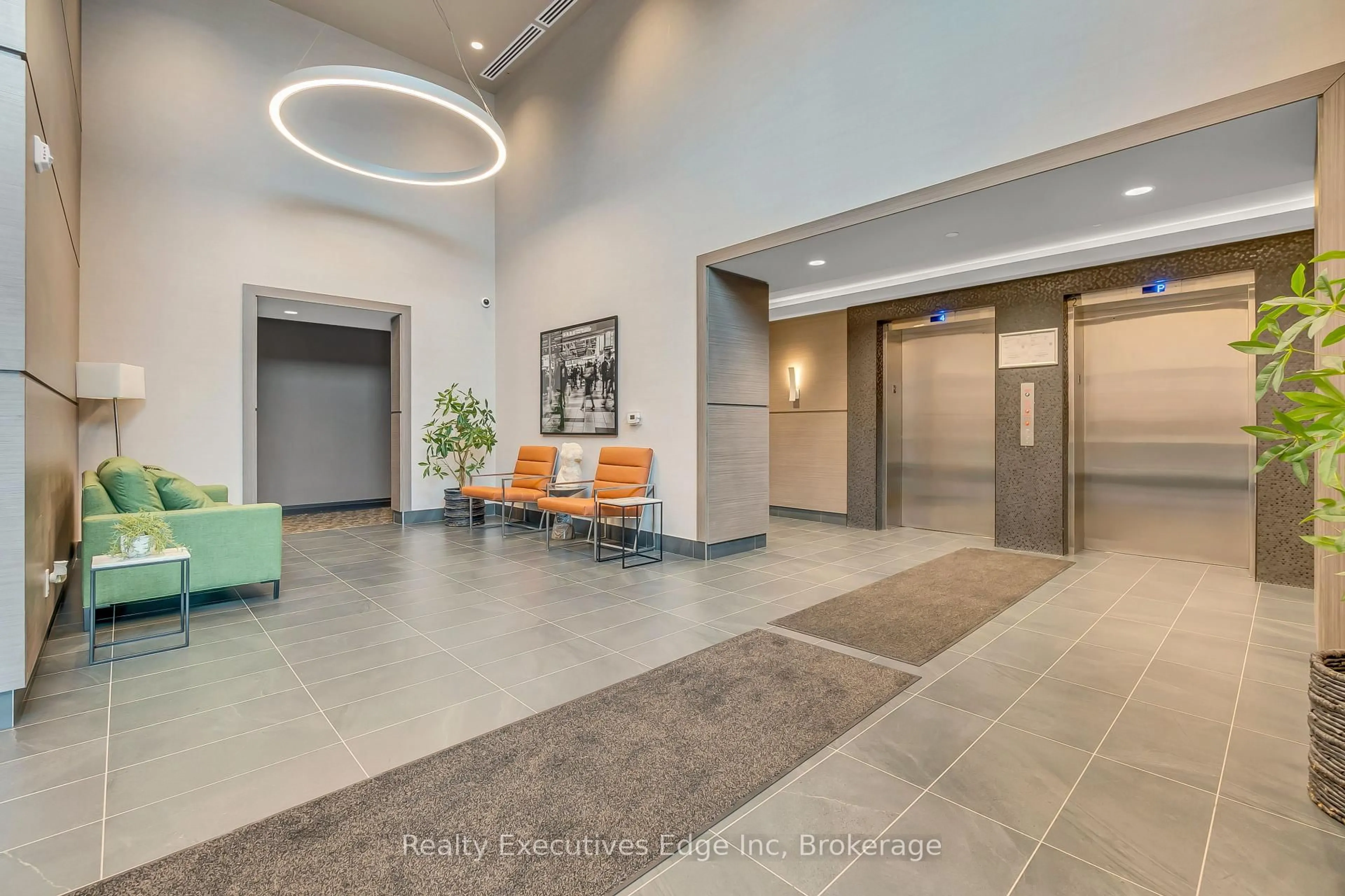 Indoor foyer for 50 Kaitting Tr #304, Oakville Ontario L6M 5N3