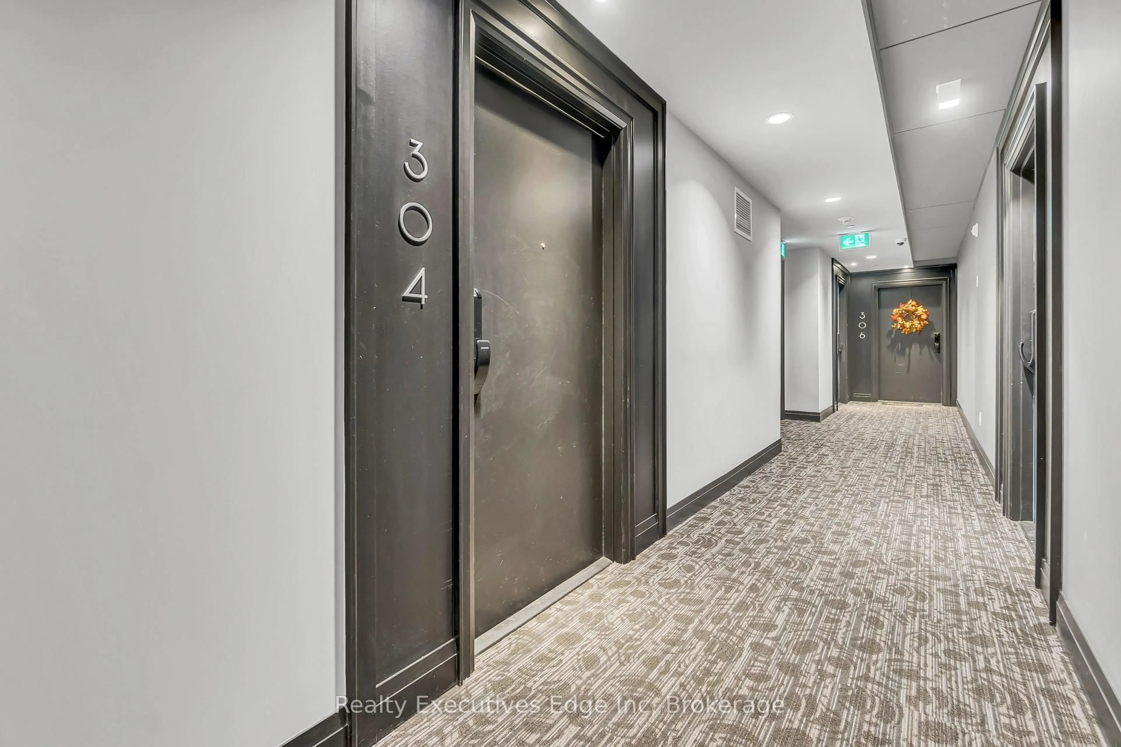 Indoor foyer for 50 Kaitting Tr #304, Oakville Ontario L6M 5N3