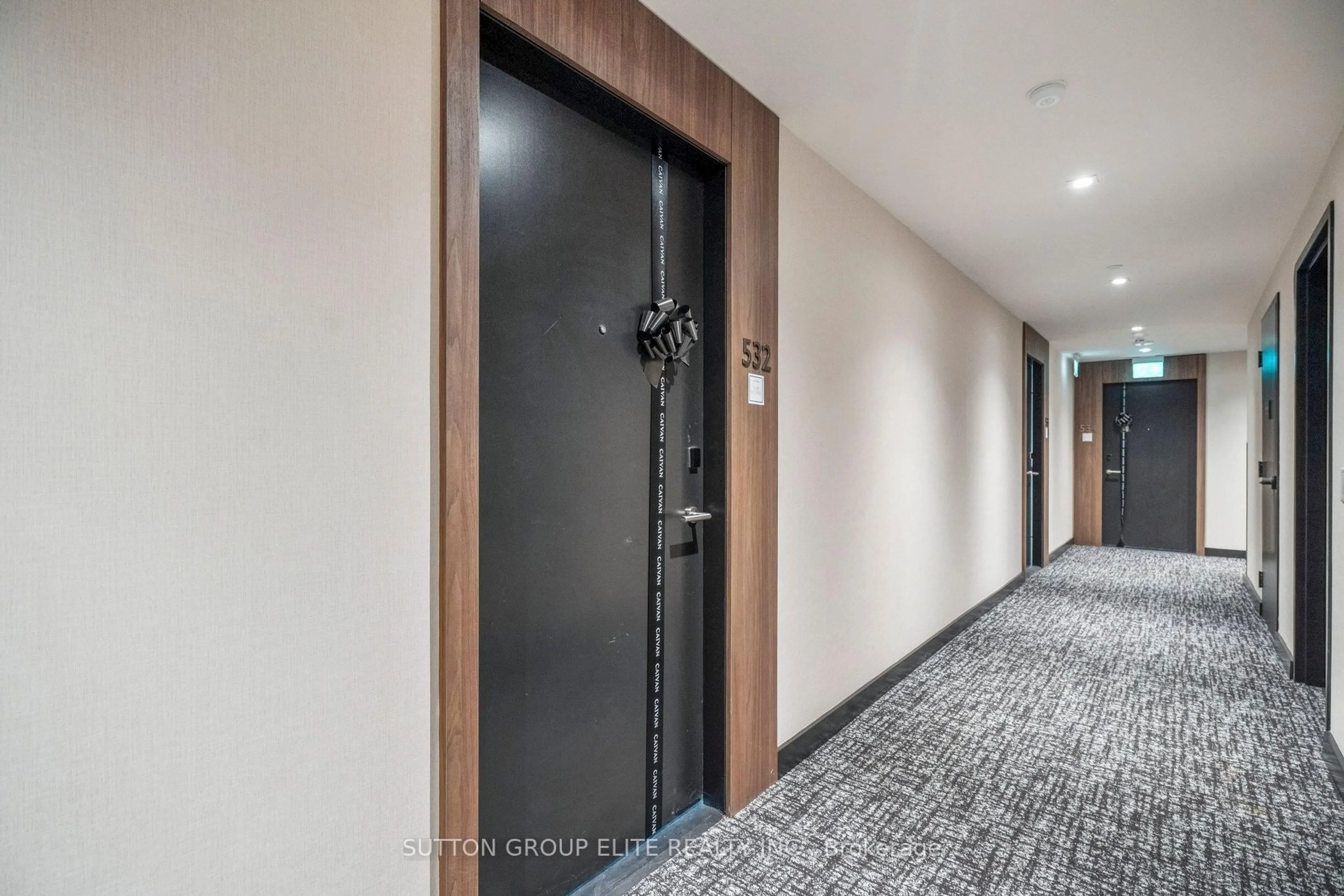 Indoor foyer for 2501 saw whet Blvd #532, Oakville Ontario L6M 5N2