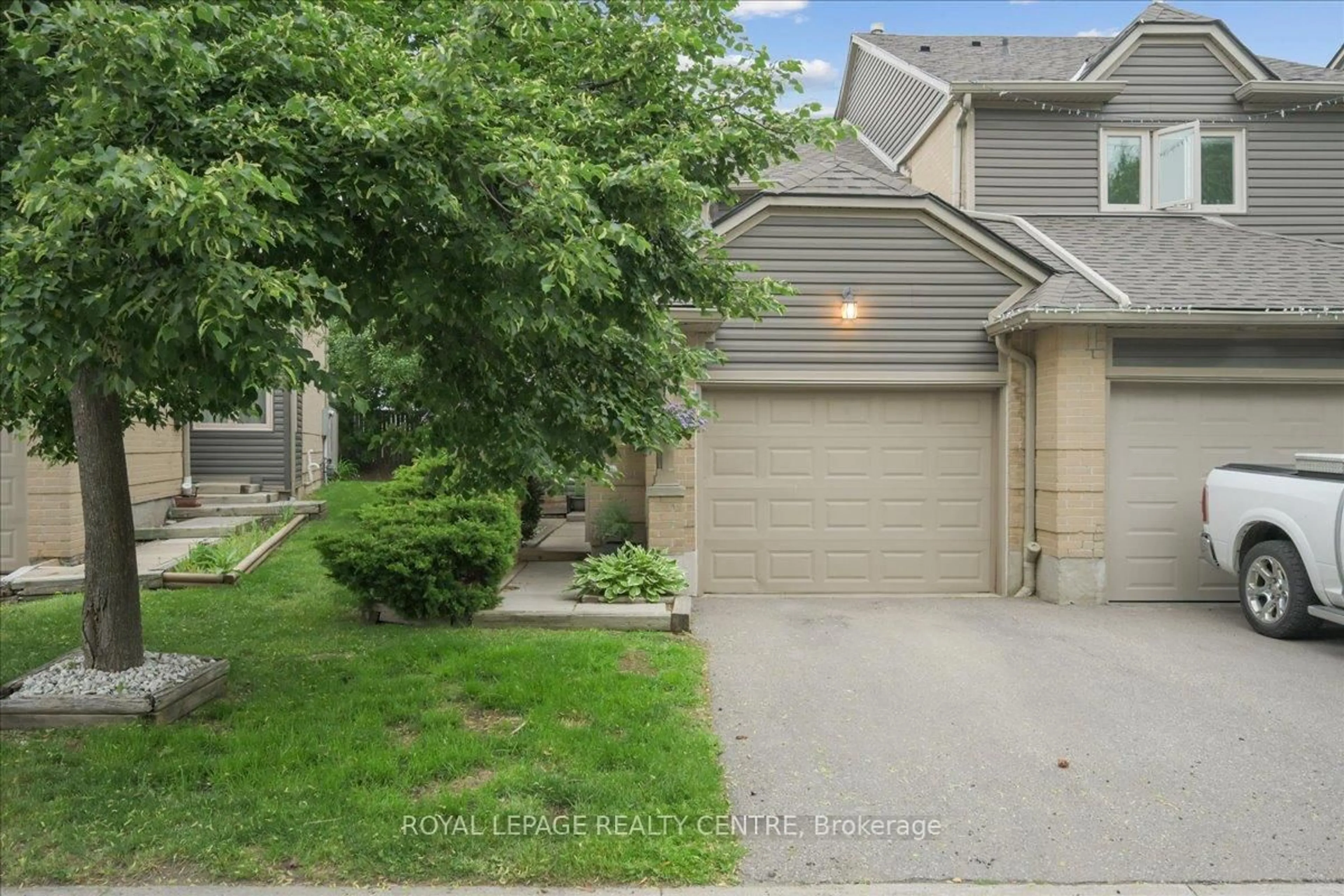 A pic from outside/outdoor area/front of a property/back of a property/a pic from drone, street for 3600 Colonial Dr #95, Mississauga Ontario L5L 5P5