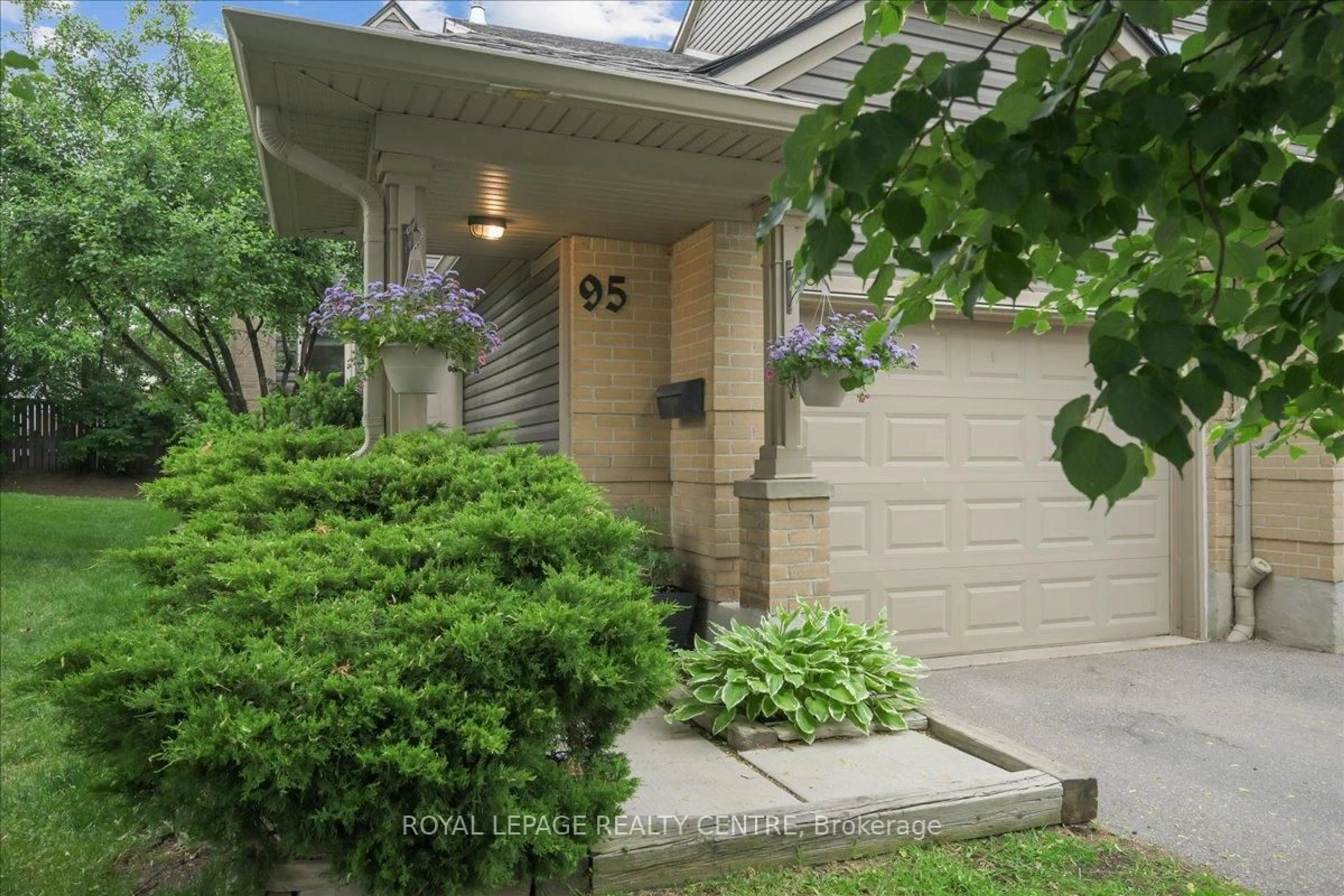 Indoor entryway for 3600 Colonial Dr #95, Mississauga Ontario L5L 5P5