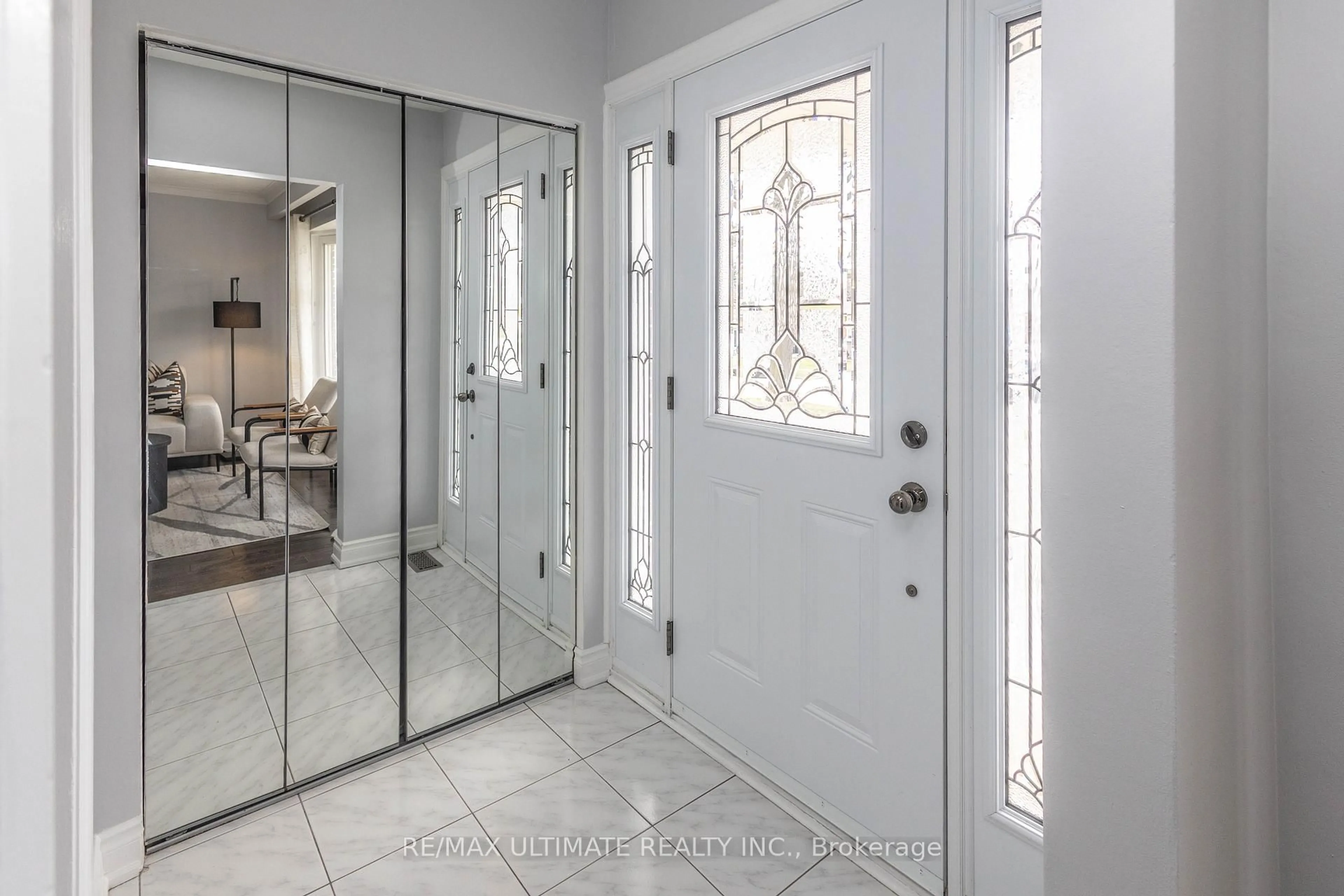 Indoor entryway for 3641 Holden Cres, Mississauga Ontario L5A 2V9