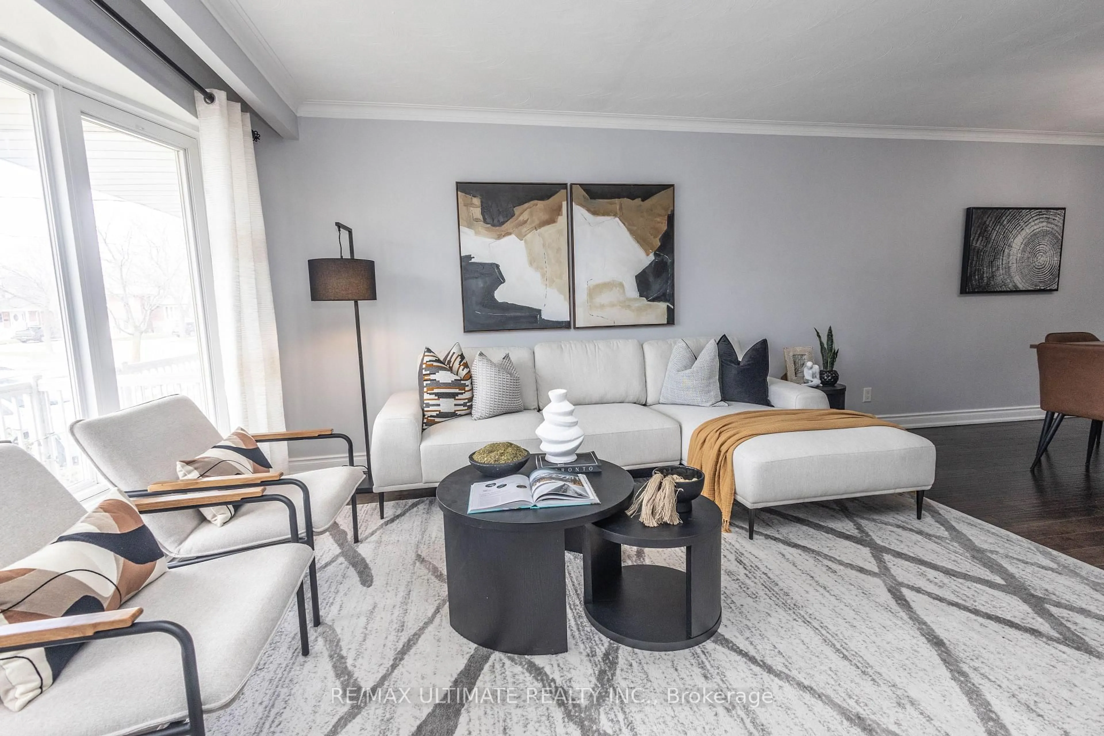 Living room with furniture, unknown for 3641 Holden Cres, Mississauga Ontario L5A 2V9