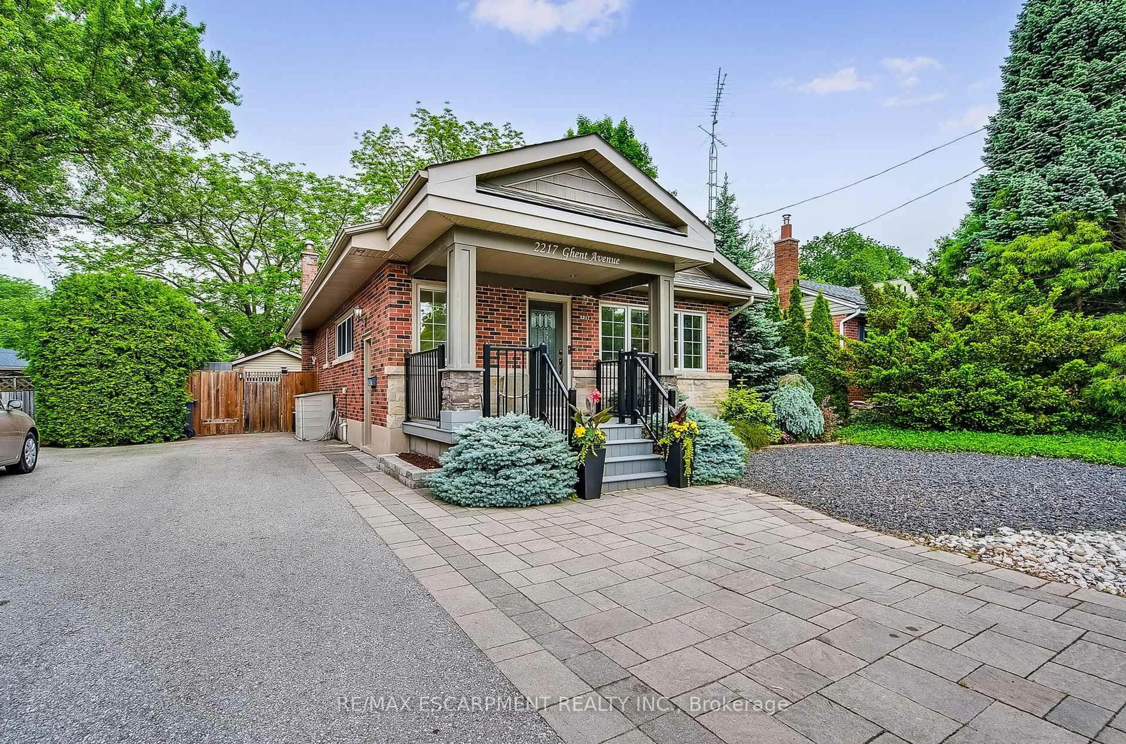 Home with brick exterior material, street for 2217 Ghent Ave, Burlington Ontario L7R 1Y6