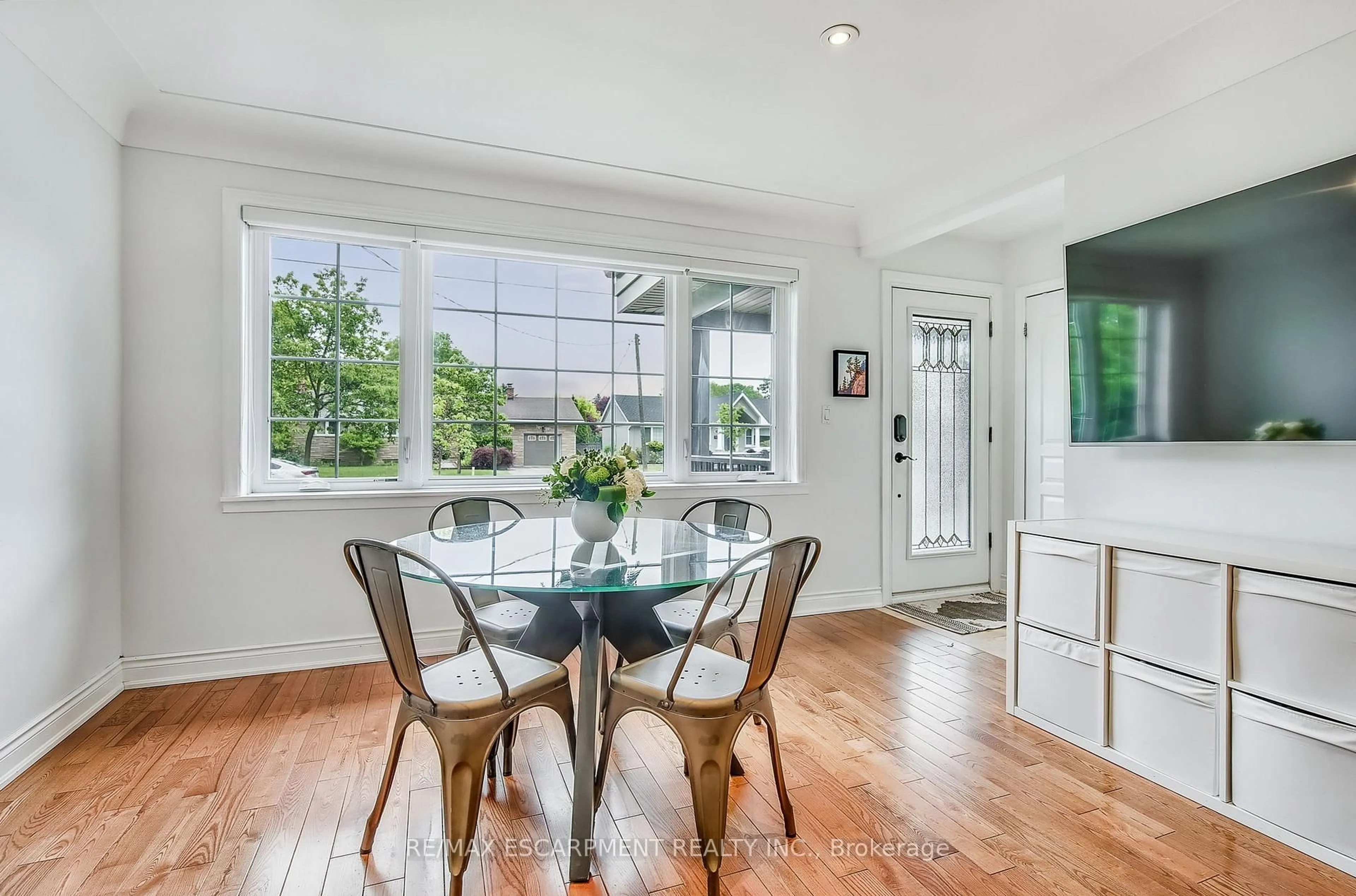 Dining room, unknown for 2217 Ghent Ave, Burlington Ontario L7R 1Y6
