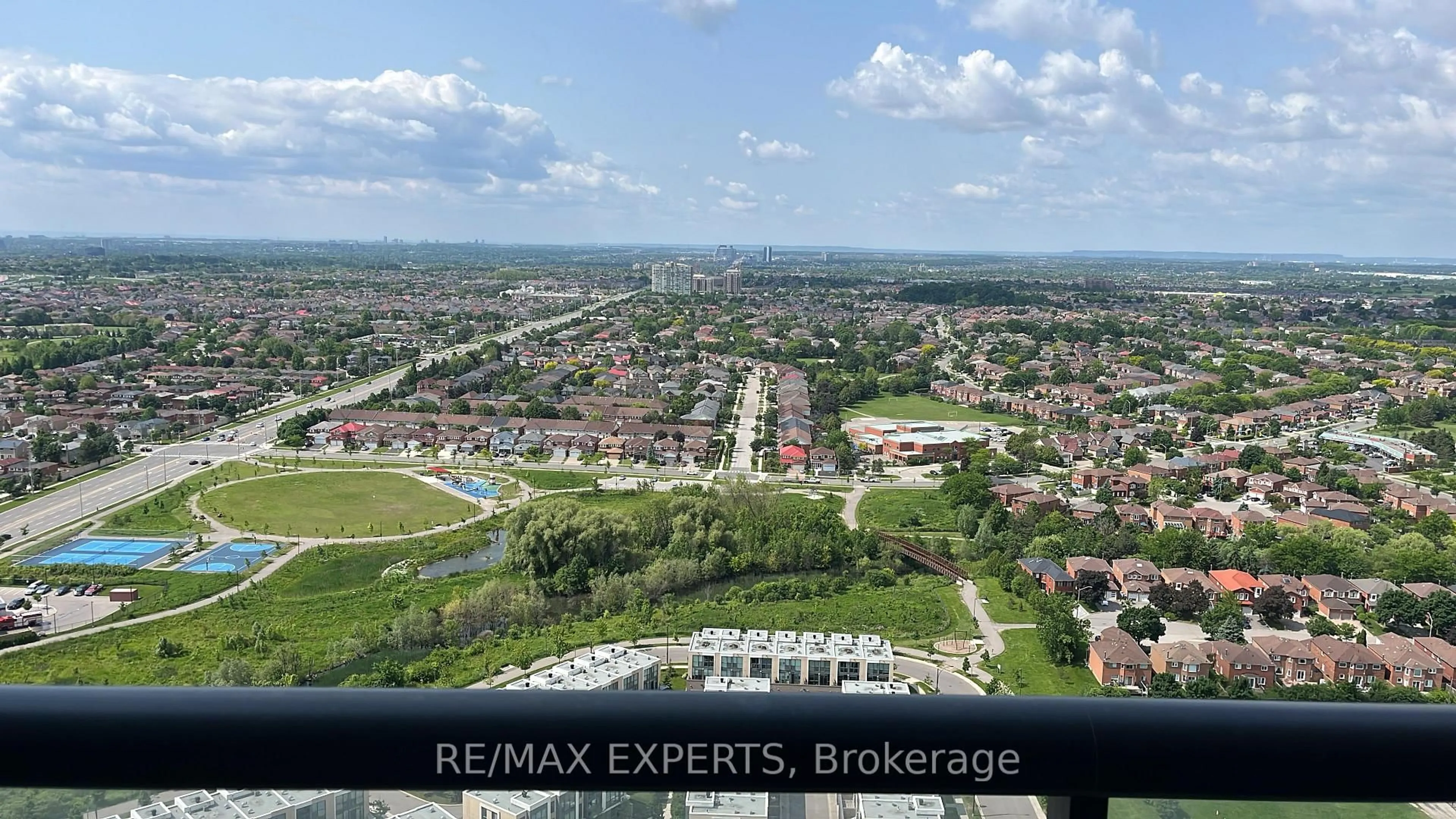 A pic from outside/outdoor area/front of a property/back of a property/a pic from drone, unknown for 35 Watergarden Dr #2915, Mississauga Ontario L5R 0G8