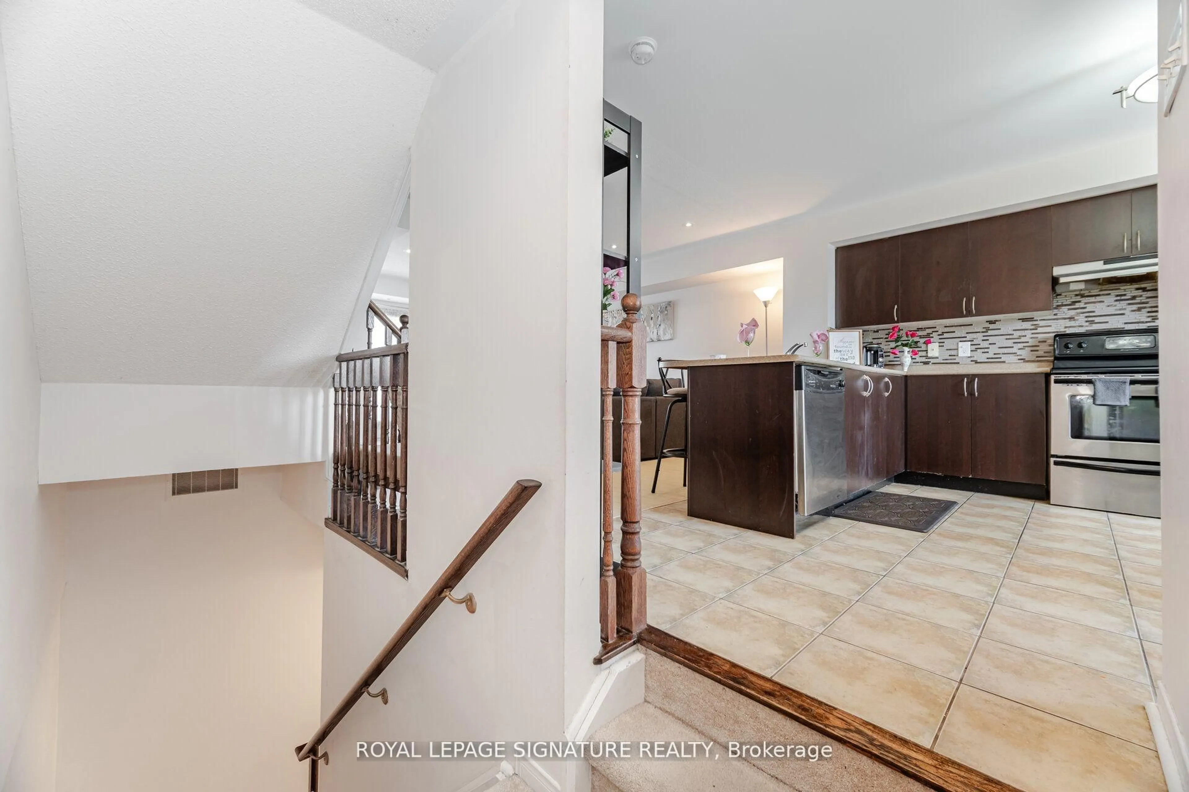 Unknown for 4855 Half Moon Grve #3, Mississauga Ontario L5M 8C7
