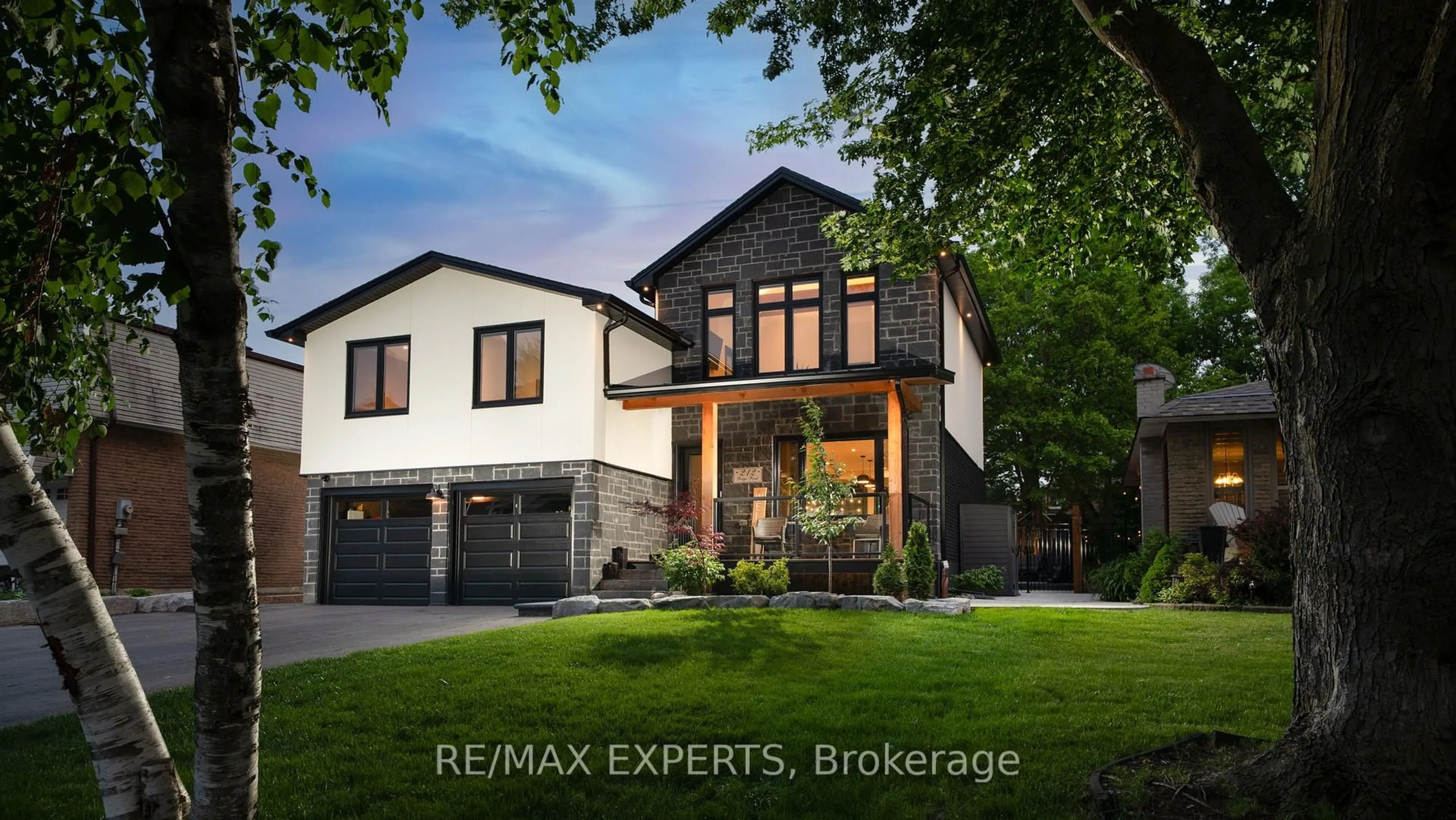 Home with brick exterior material, unknown for 212 Ridge Rd, Caledon Ontario L7E 4W1