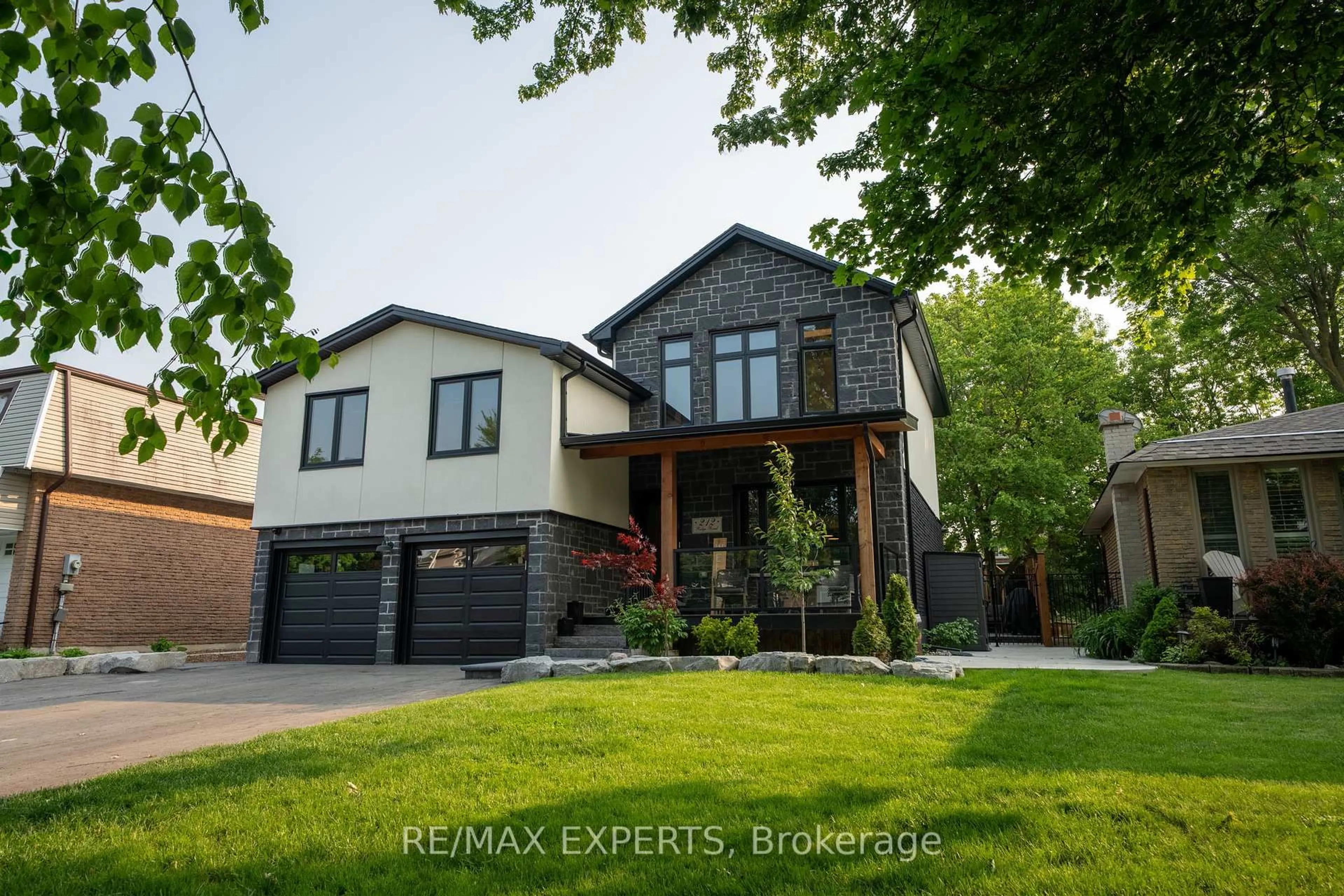 Home with brick exterior material, street for 212 Ridge Rd, Caledon Ontario L7E 4W1
