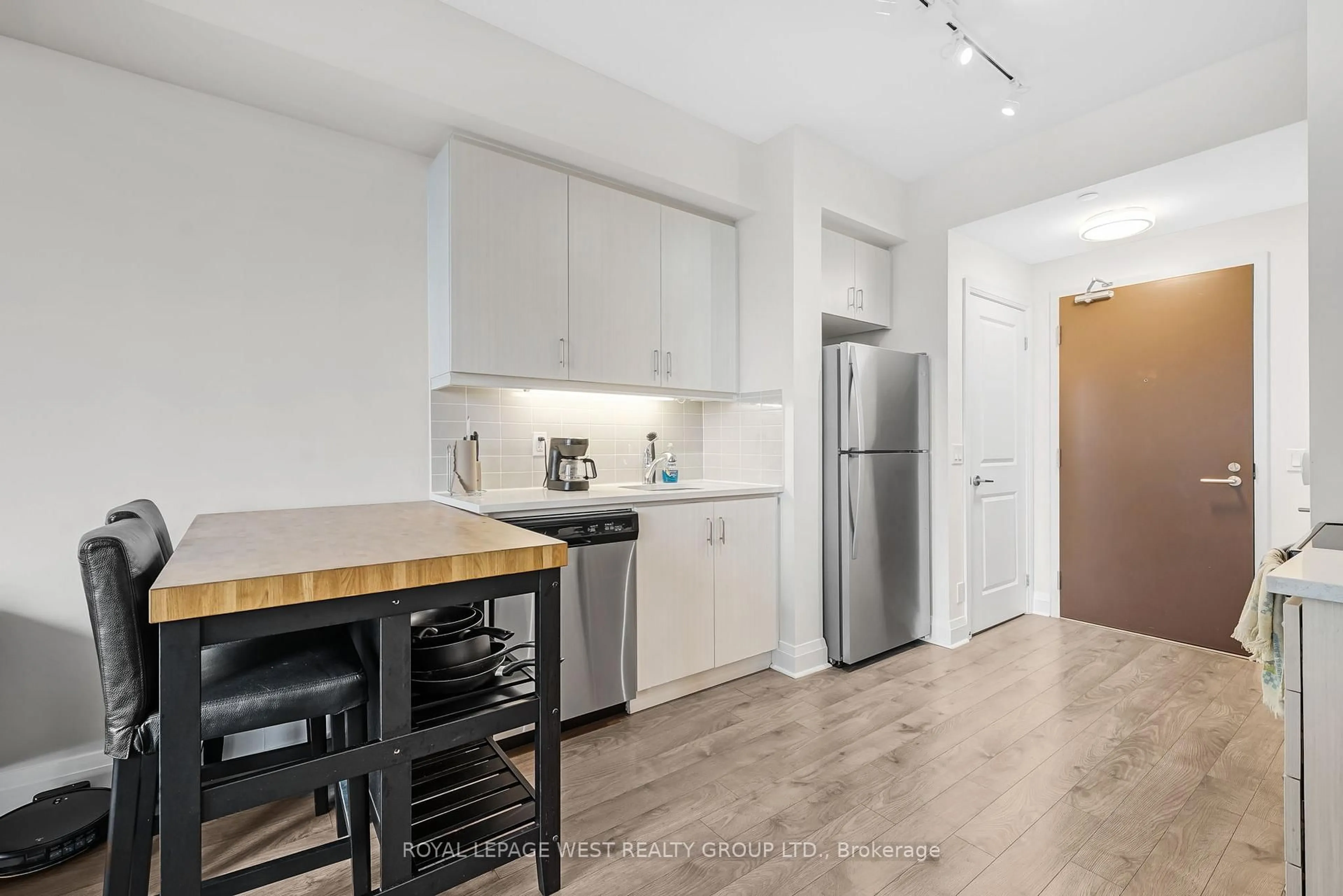 Unknown for 17 Zorra St #613, Toronto Ontario M8Z 0C8