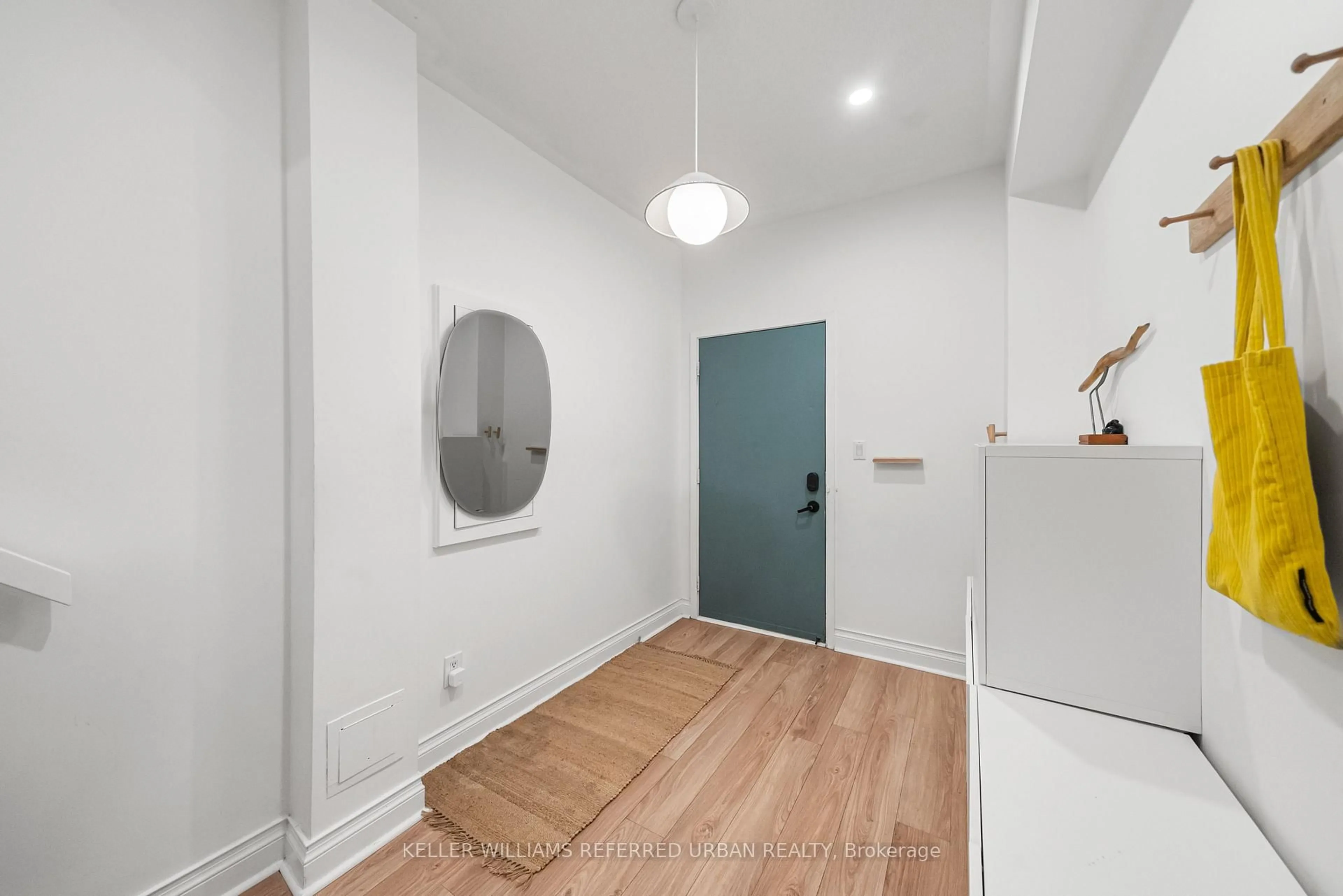 Indoor entryway for 35 Dekoven Mews #4, Toronto Ontario M6P 4H5