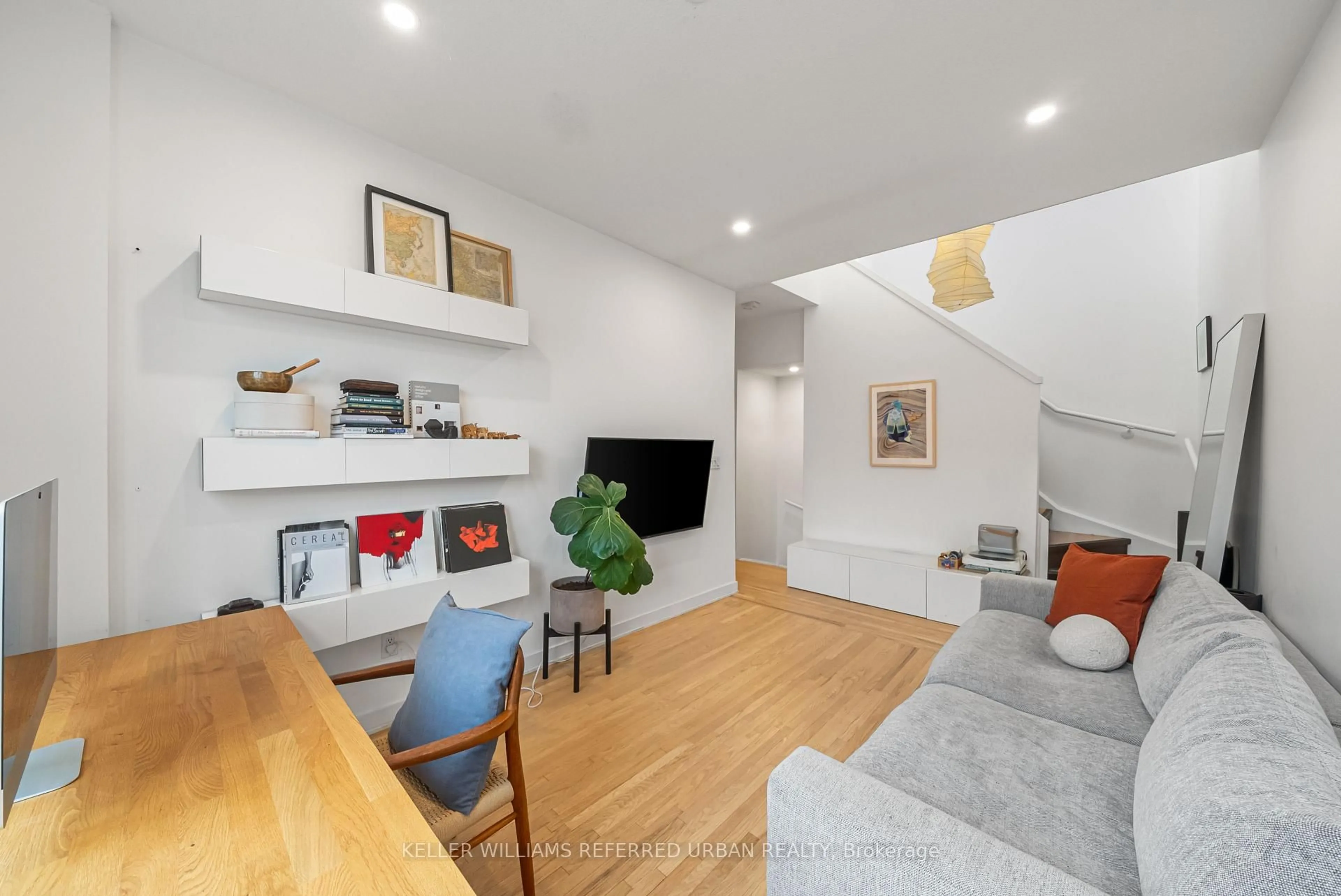 Living room with furniture, wood/laminate floor for 35 Dekoven Mews #4, Toronto Ontario M6P 4H5