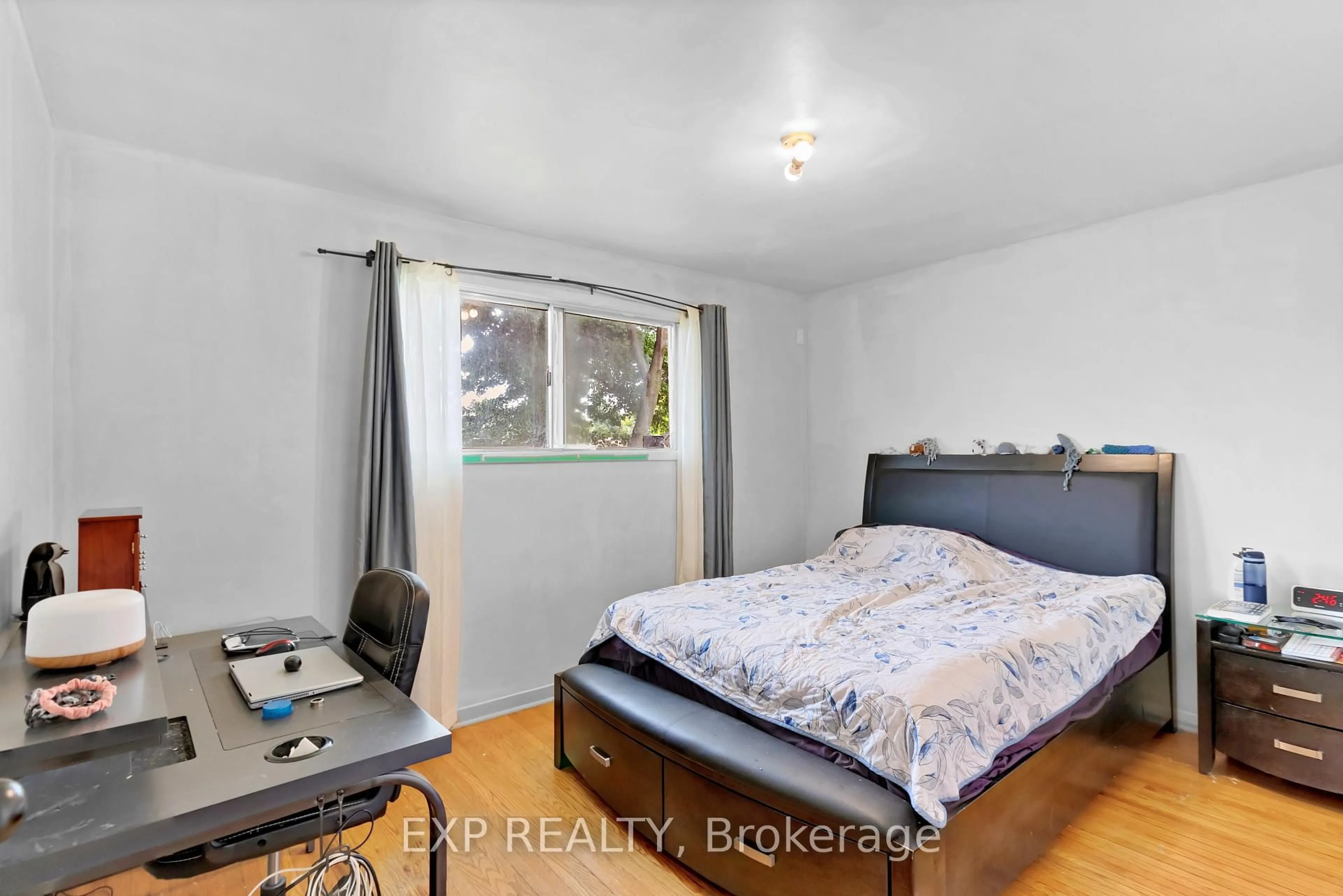 A pic of a room for 111 Mountainview Rd, Halton Hills Ontario L7G 4K2