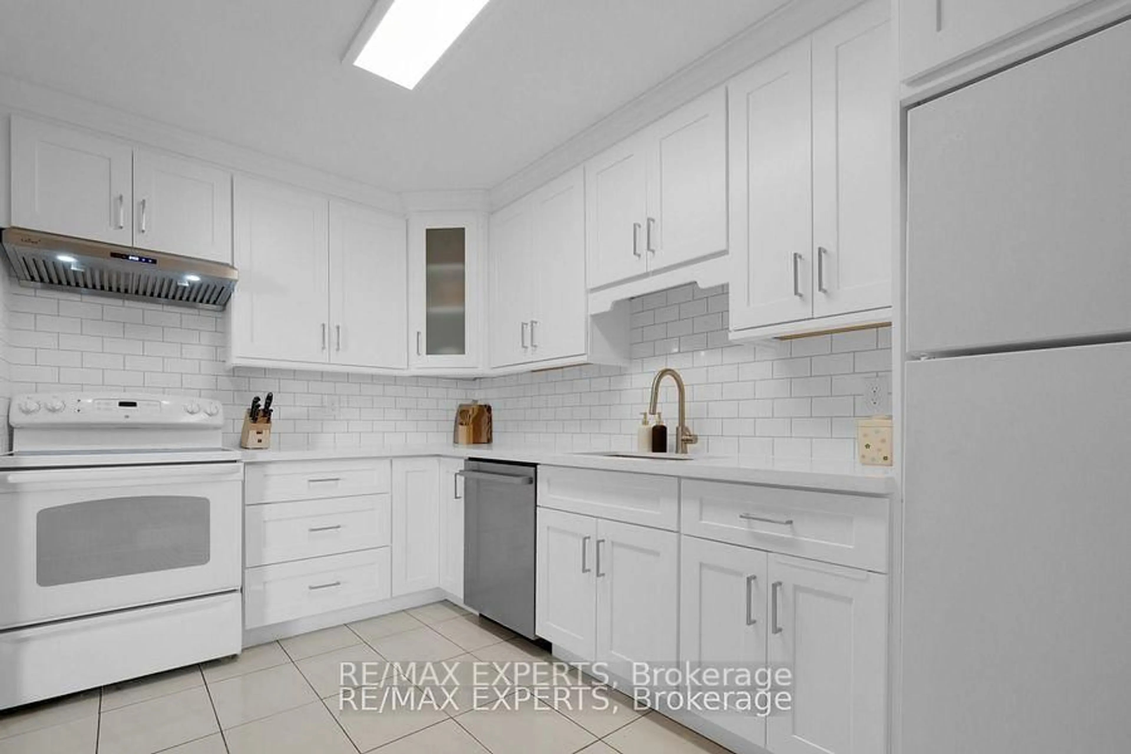 Unknown for 145 Hillcrest Ave #502, Mississauga Ontario L5B 3Z1