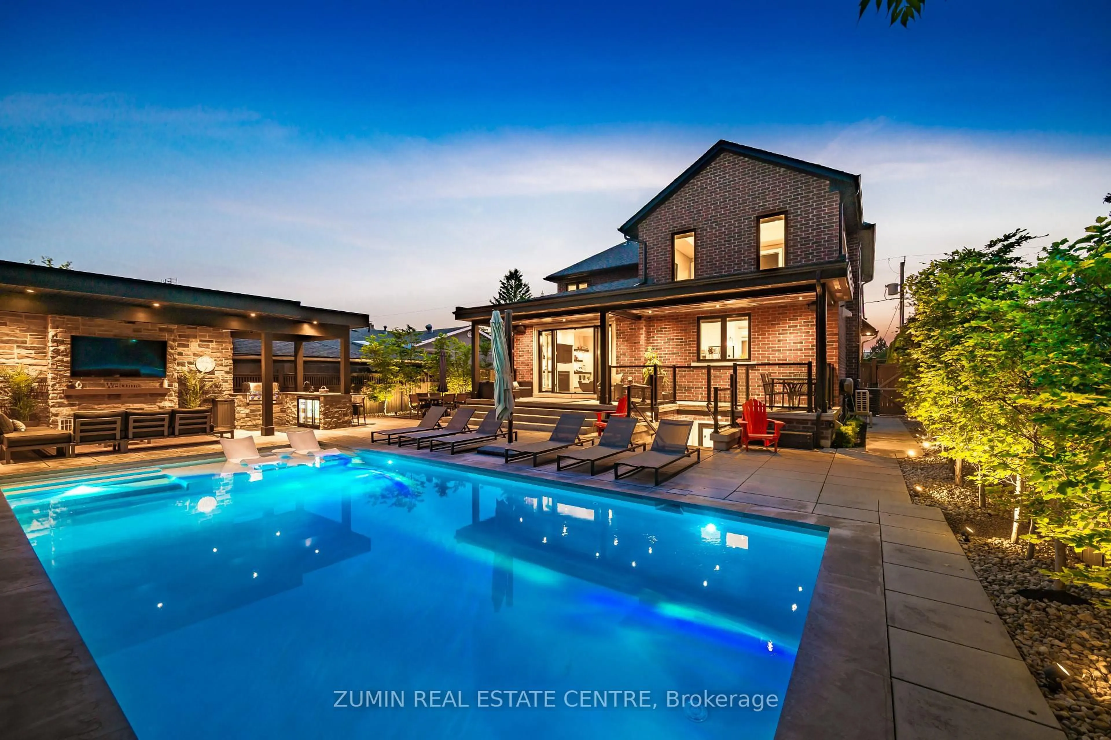 Pool for 1298 Pinegrove Rd, Oakville Ontario L6L 2X3