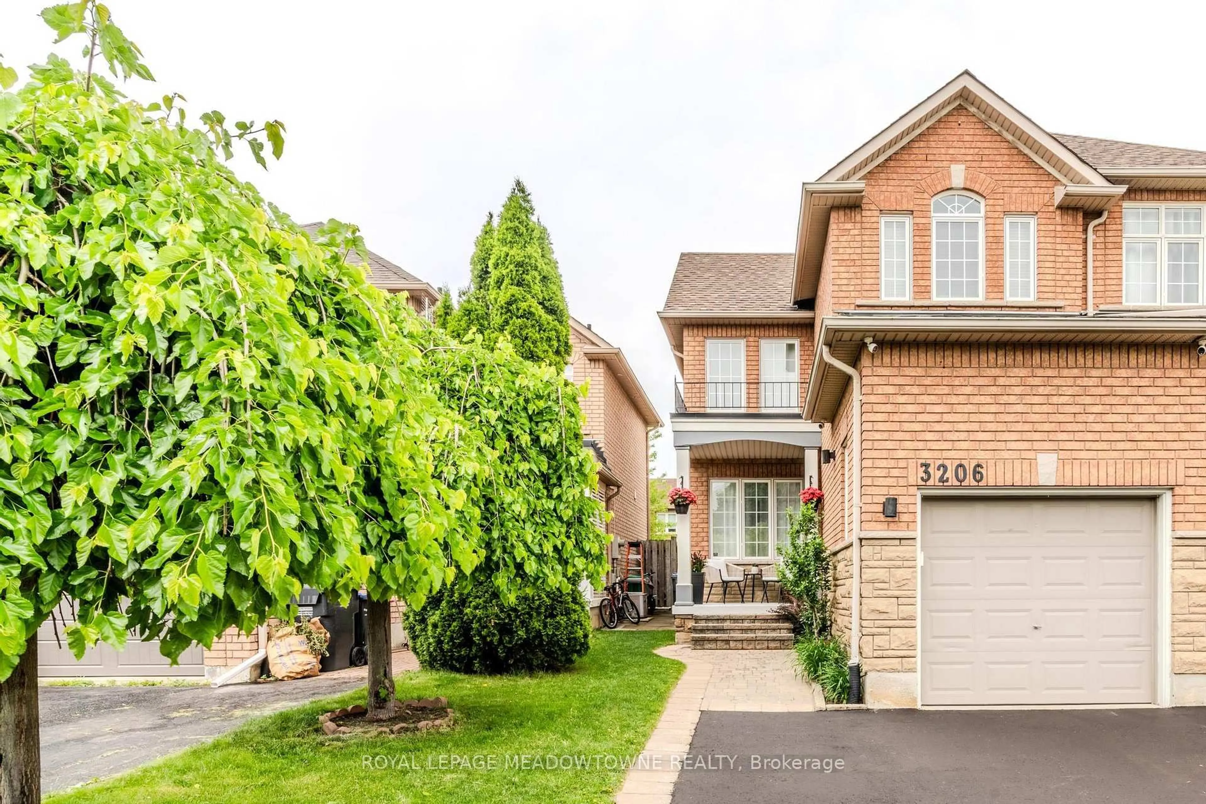 Home with brick exterior material, street for 3206 Apricot St, Mississauga Ontario L5N 8A8