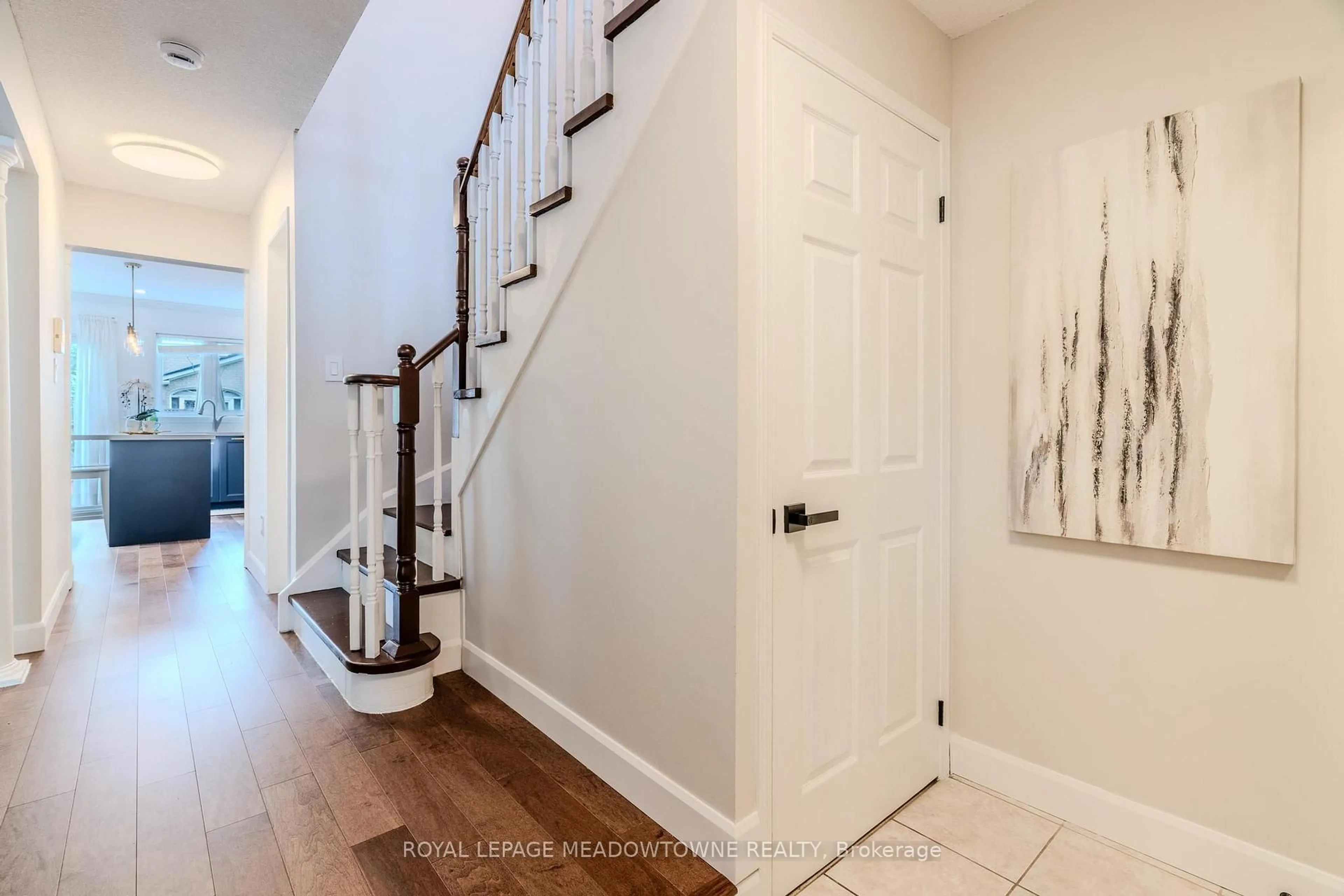Indoor entryway for 3206 Apricot St, Mississauga Ontario L5N 8A8