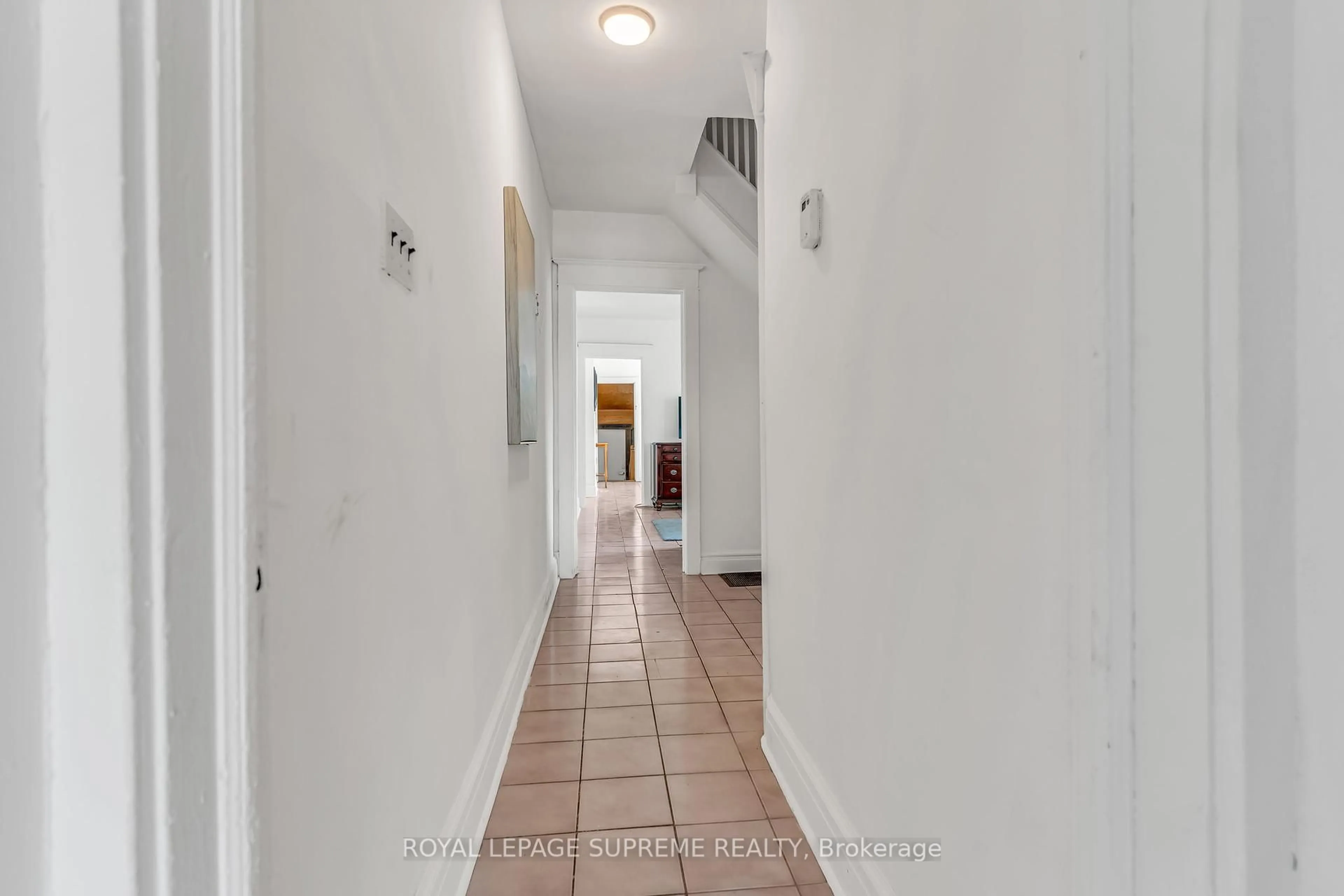 Indoor foyer for 191 Emerson Ave, Toronto Ontario M6H 3T7