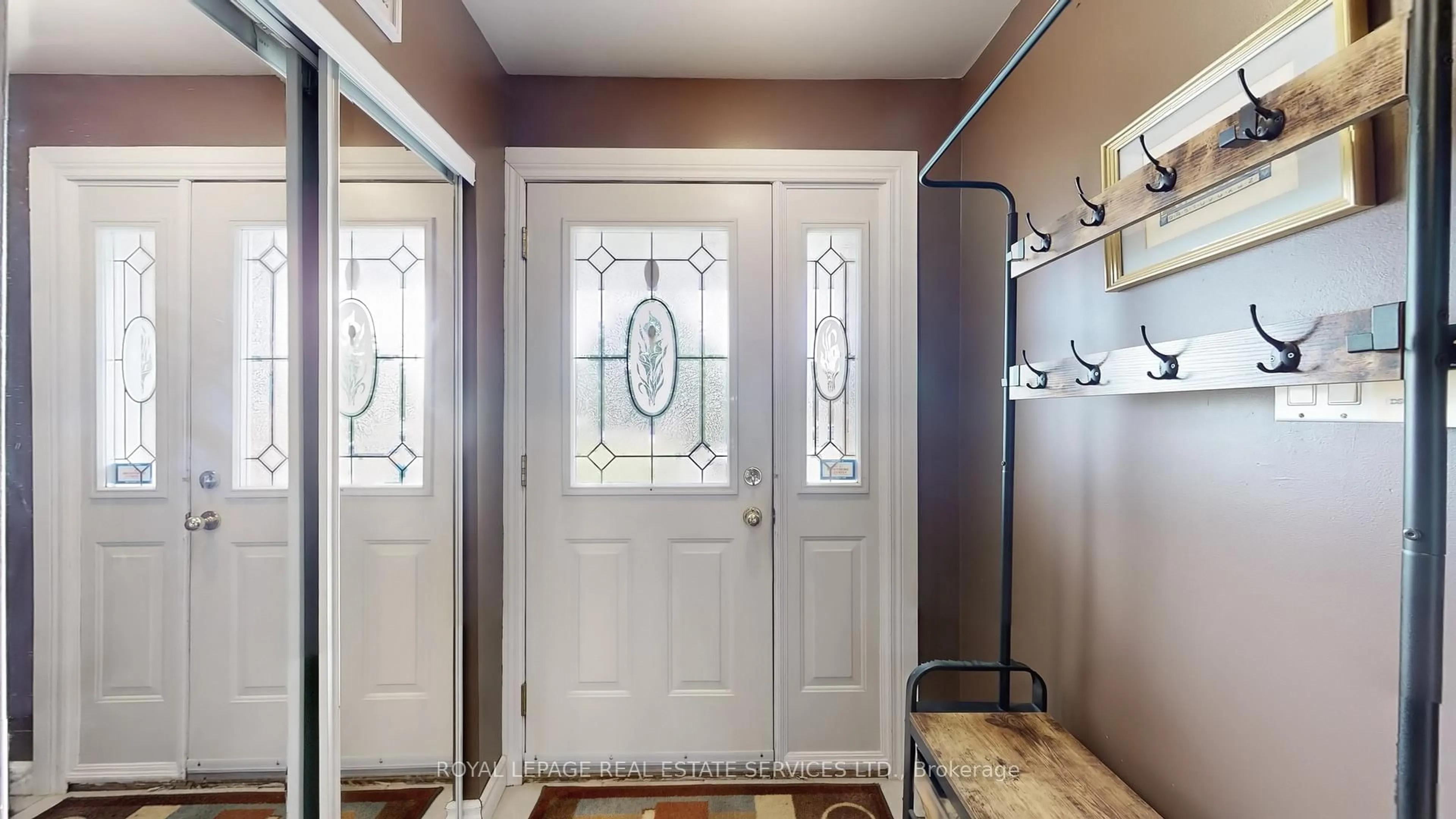Indoor entryway for 3639 Monica Dr, Mississauga Ontario L4T 2E8