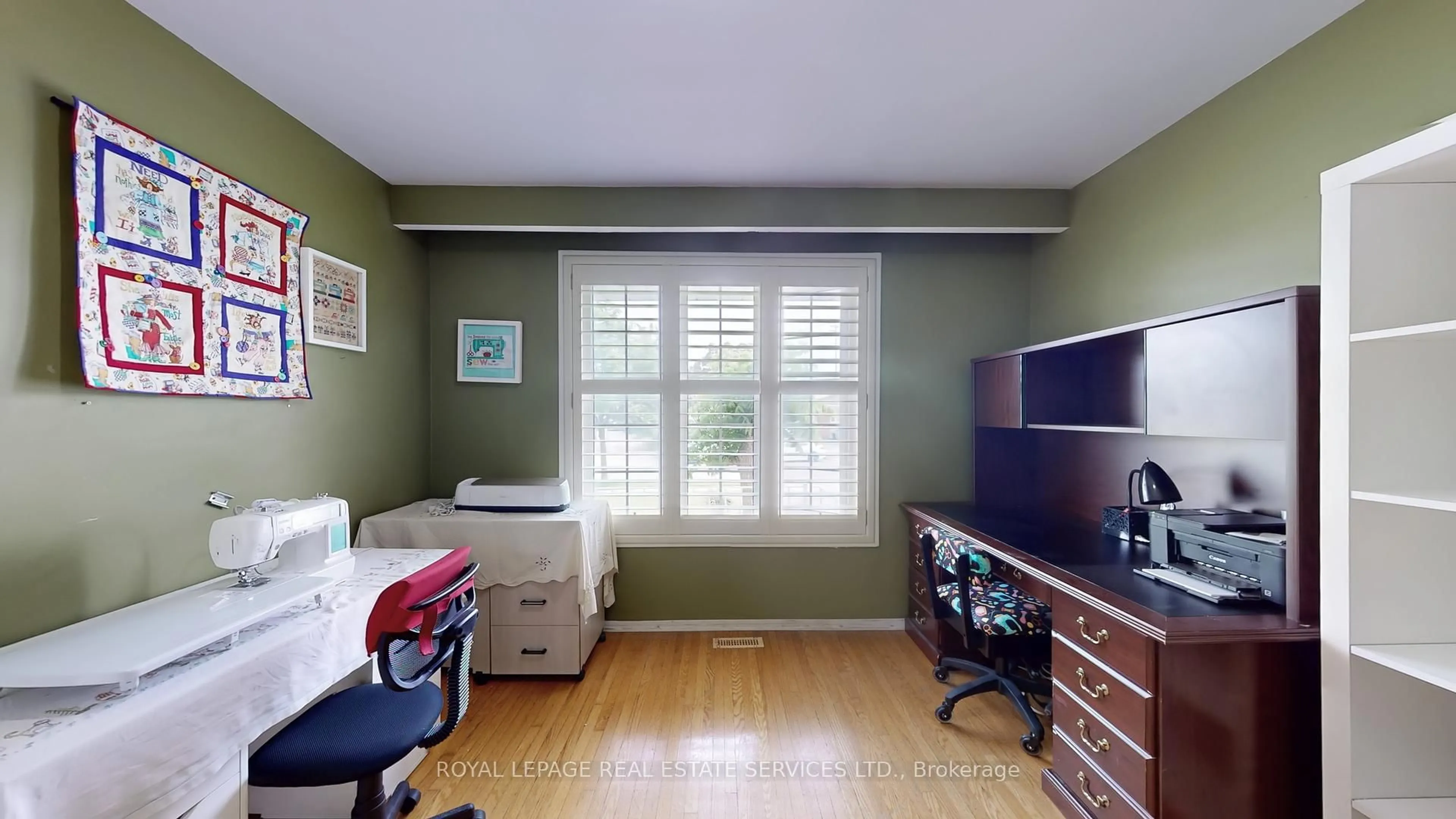 A pic of a room for 3639 Monica Dr, Mississauga Ontario L4T 2E8