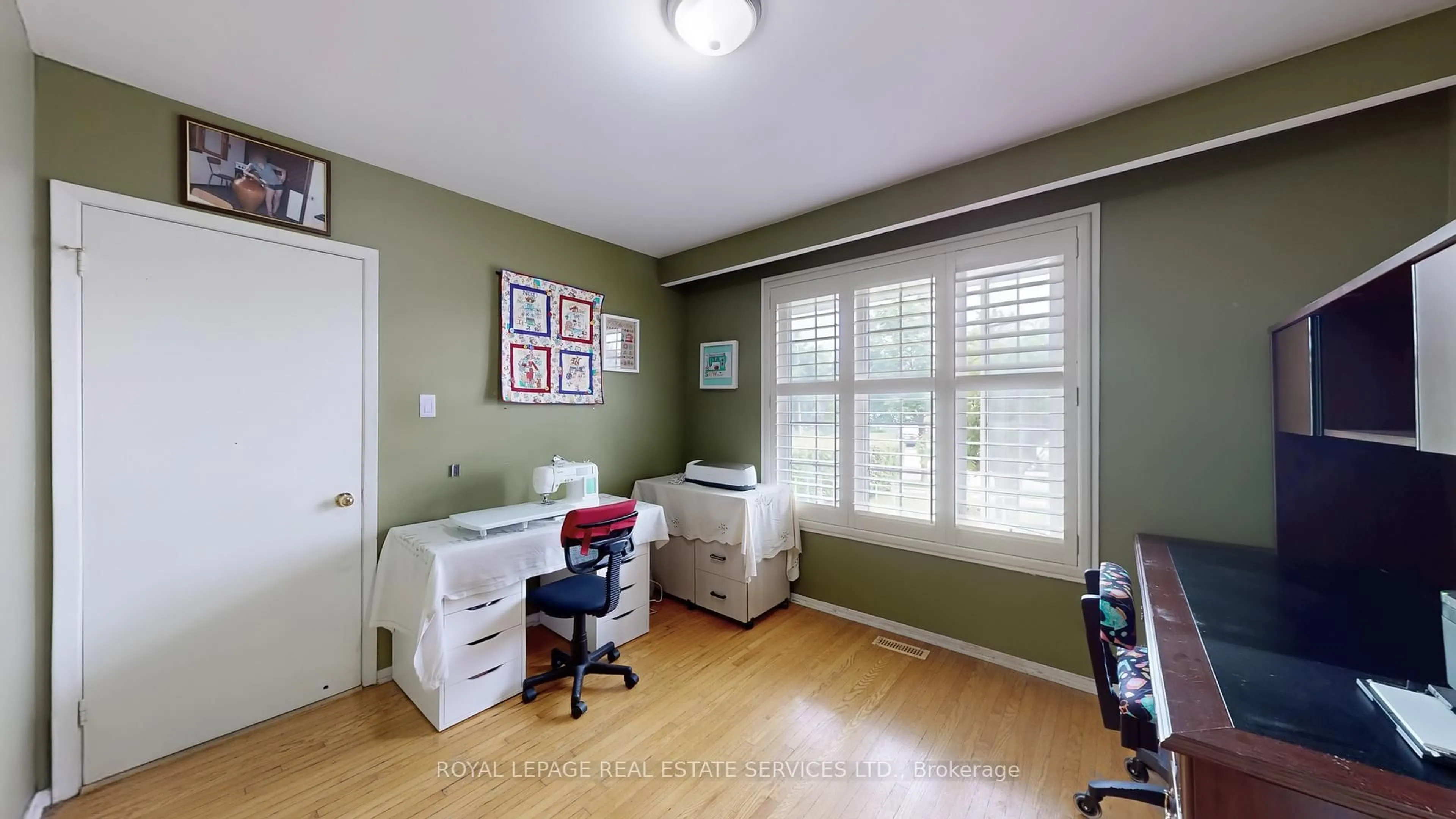 A pic of a room for 3639 Monica Dr, Mississauga Ontario L4T 2E8