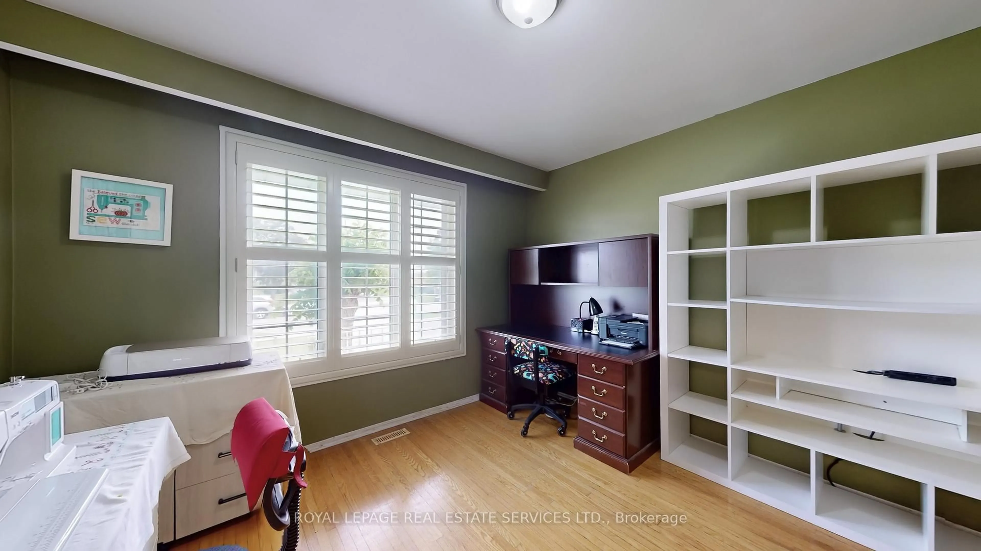 A pic of a room for 3639 Monica Dr, Mississauga Ontario L4T 2E8