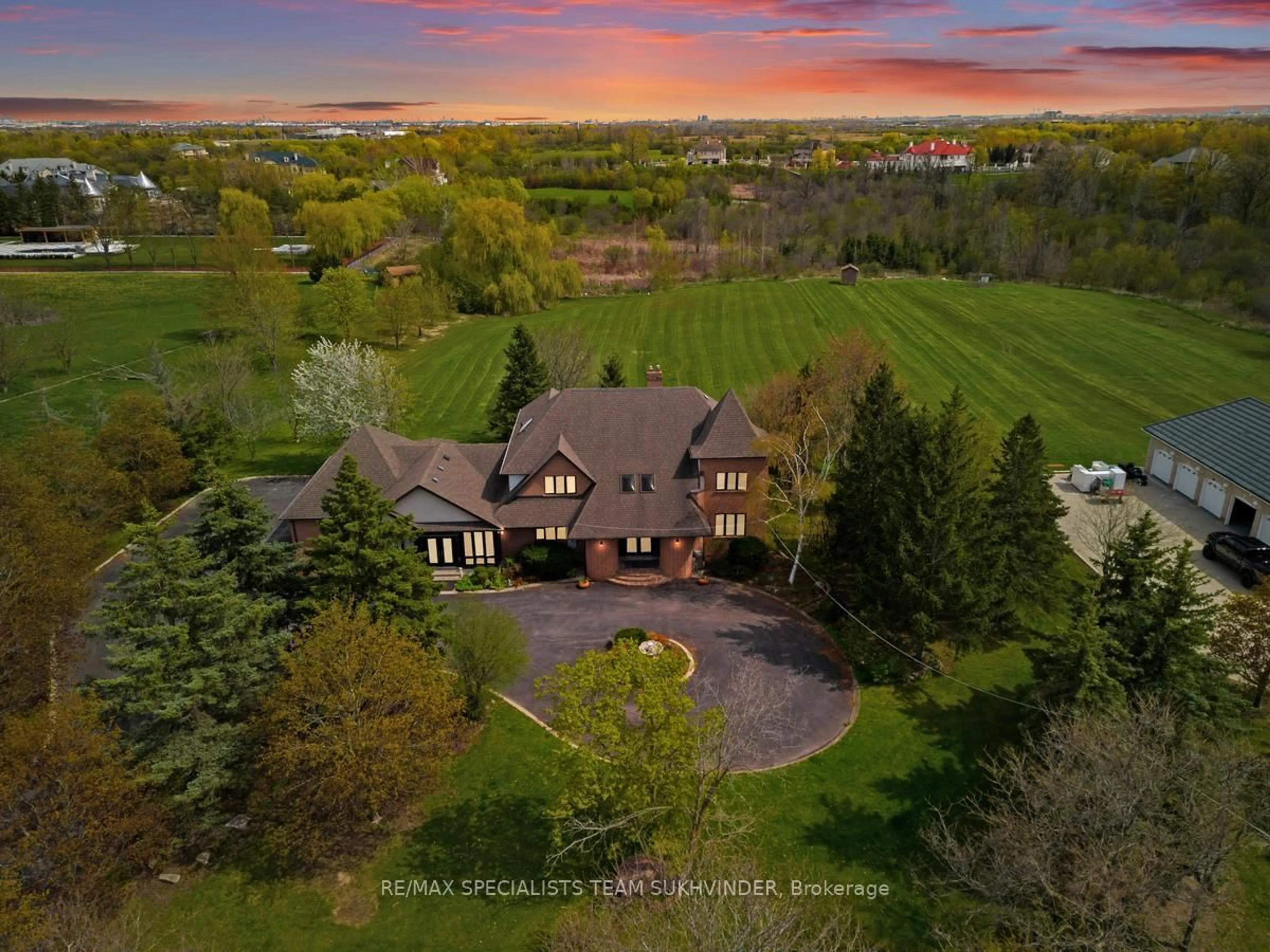 A pic from outside/outdoor area/front of a property/back of a property/a pic from drone, unknown for 22 Bowman Ave, Brampton Ontario L6P 0X5