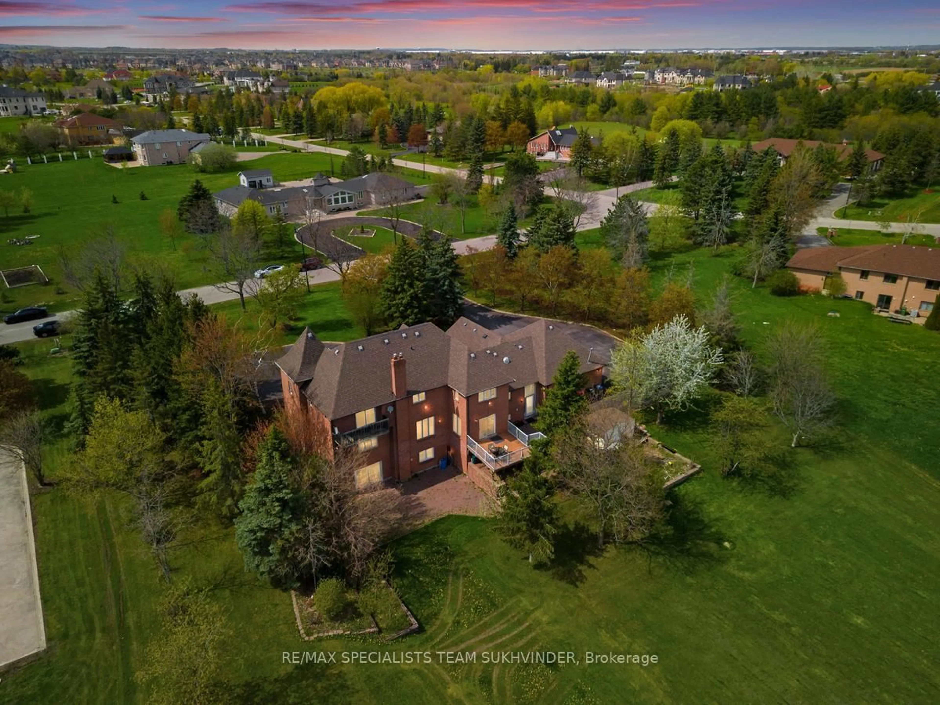 A pic from outside/outdoor area/front of a property/back of a property/a pic from drone, unknown for 22 Bowman Ave, Brampton Ontario L6P 0X5